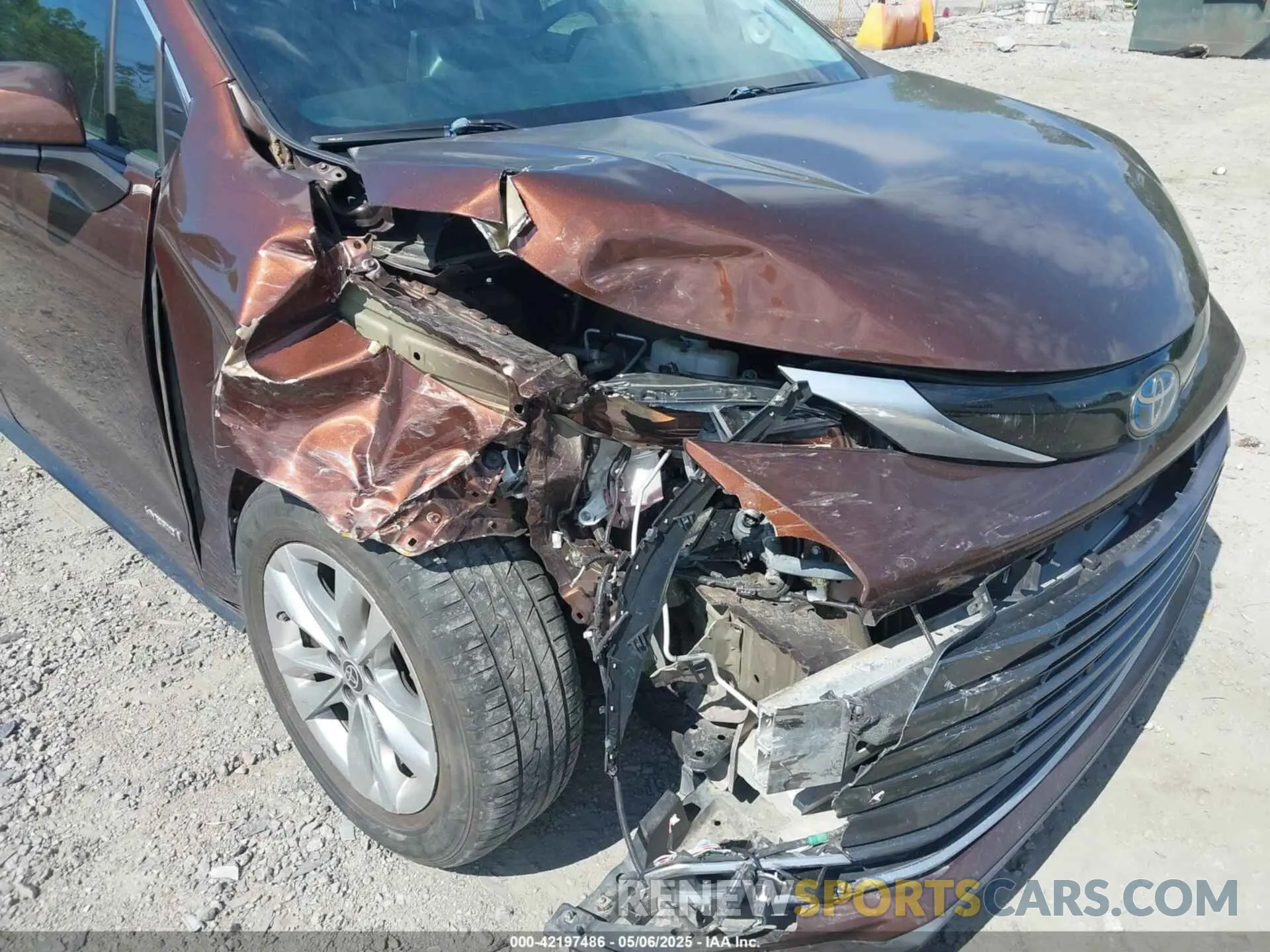 6 Photograph of a damaged car 5TDZRKEC7MS001242 TOYOTA SIENNA 2021