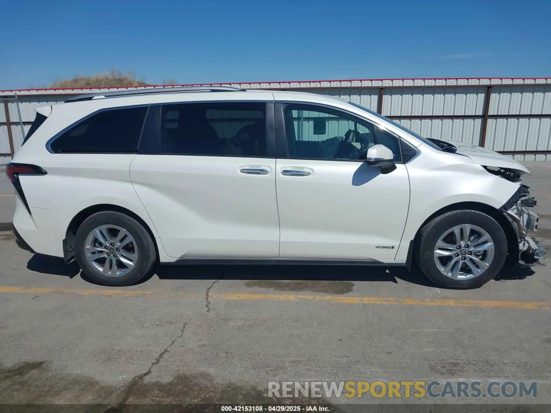 13 Photograph of a damaged car 5TDZRKEC7MS051459 TOYOTA SIENNA 2021