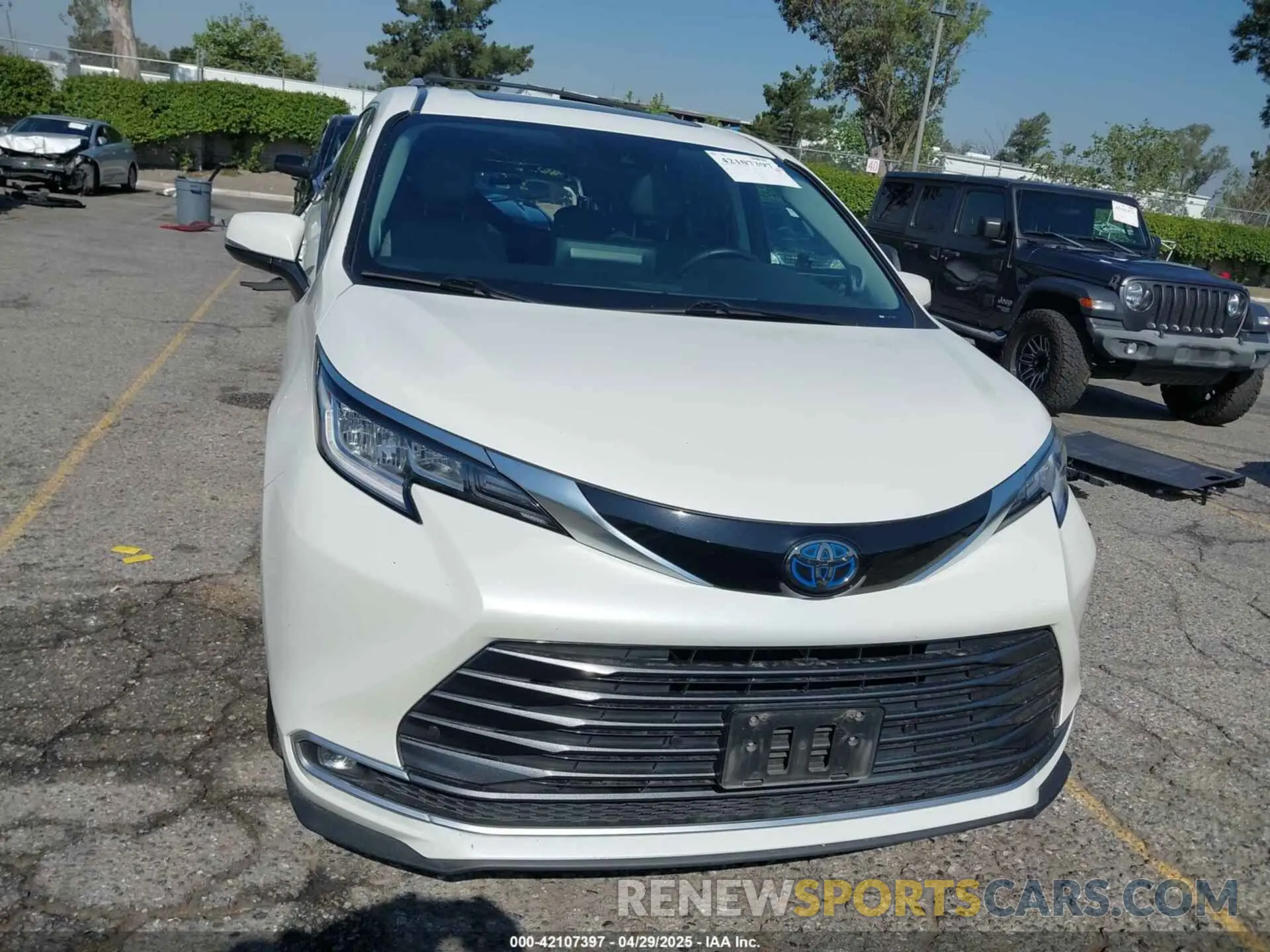 13 Photograph of a damaged car 5TDZSKFC1MS025314 TOYOTA SIENNA 2021