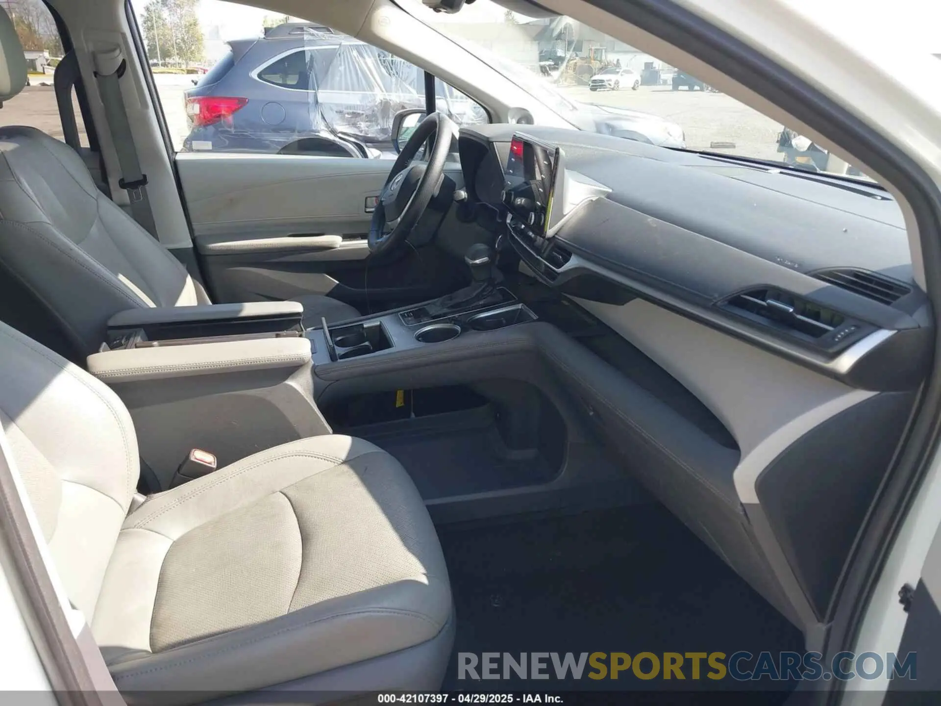 5 Photograph of a damaged car 5TDZSKFC1MS025314 TOYOTA SIENNA 2021
