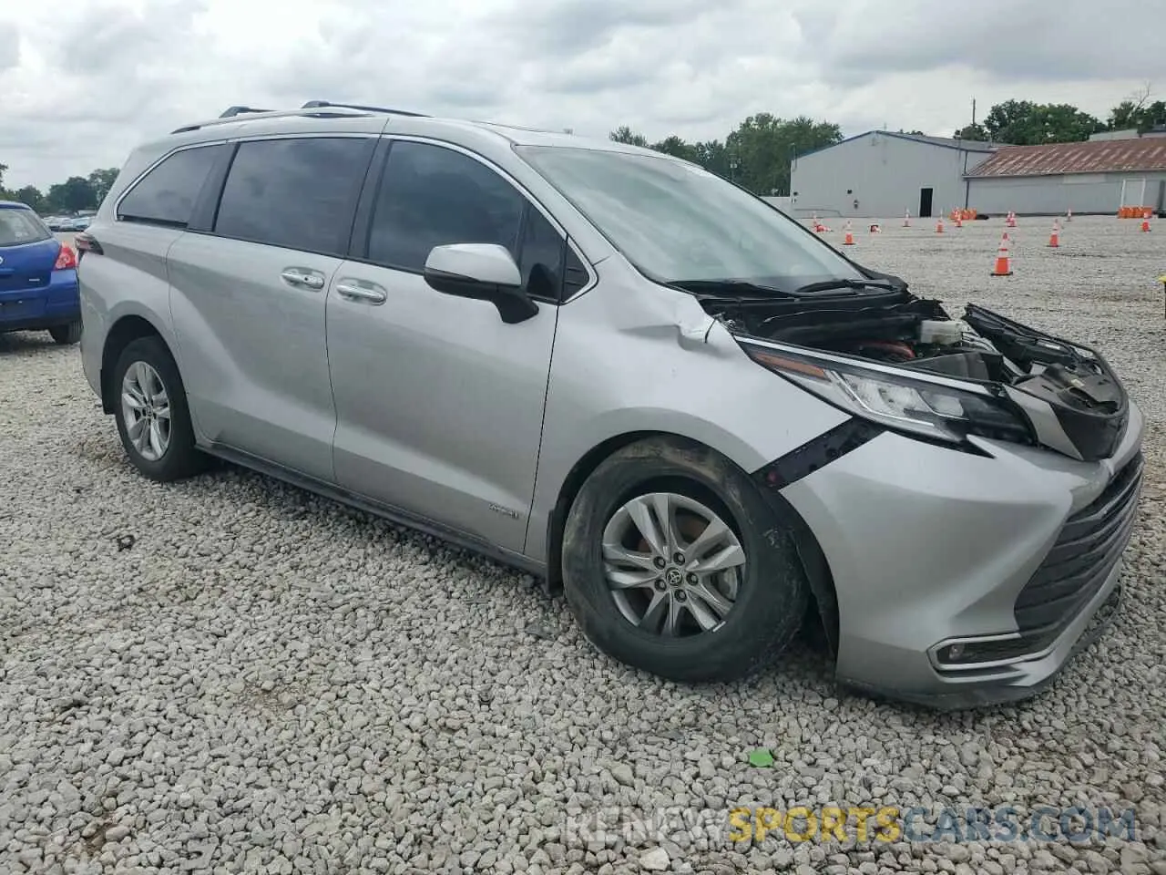 4 Photograph of a damaged car 5TDZSKFC4MS022925 TOYOTA SIENNA 2021
