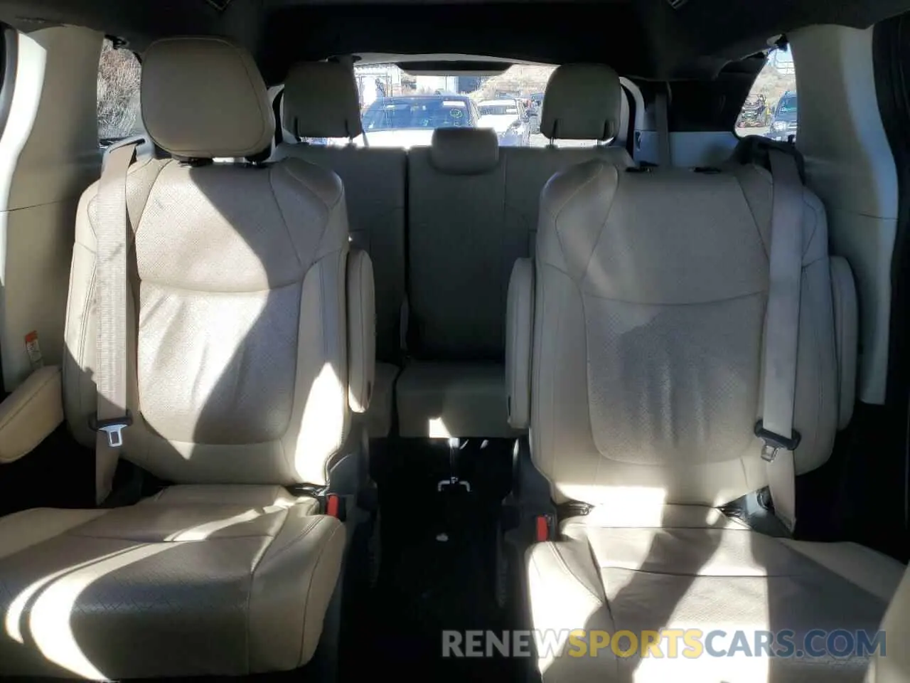 10 Photograph of a damaged car 5TDZSKFC5MS005700 TOYOTA SIENNA 2021