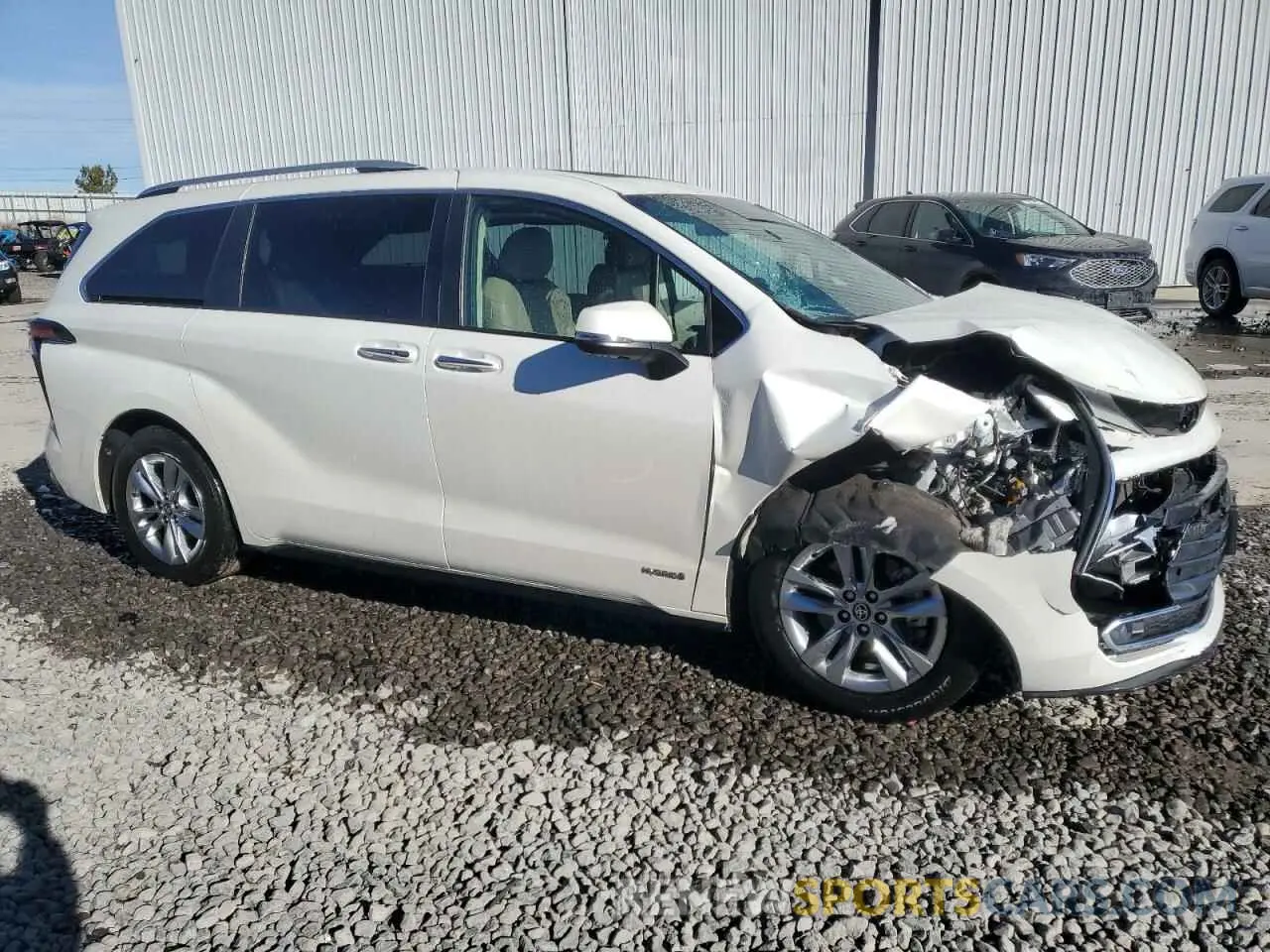 4 Photograph of a damaged car 5TDZSKFC5MS005700 TOYOTA SIENNA 2021