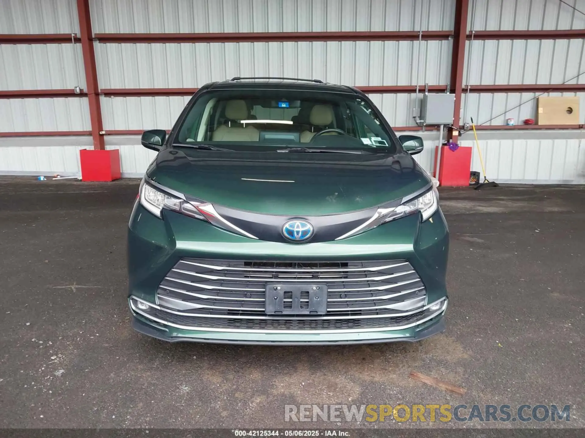 12 Photograph of a damaged car 5TDZSKFC8MS007554 TOYOTA SIENNA 2021