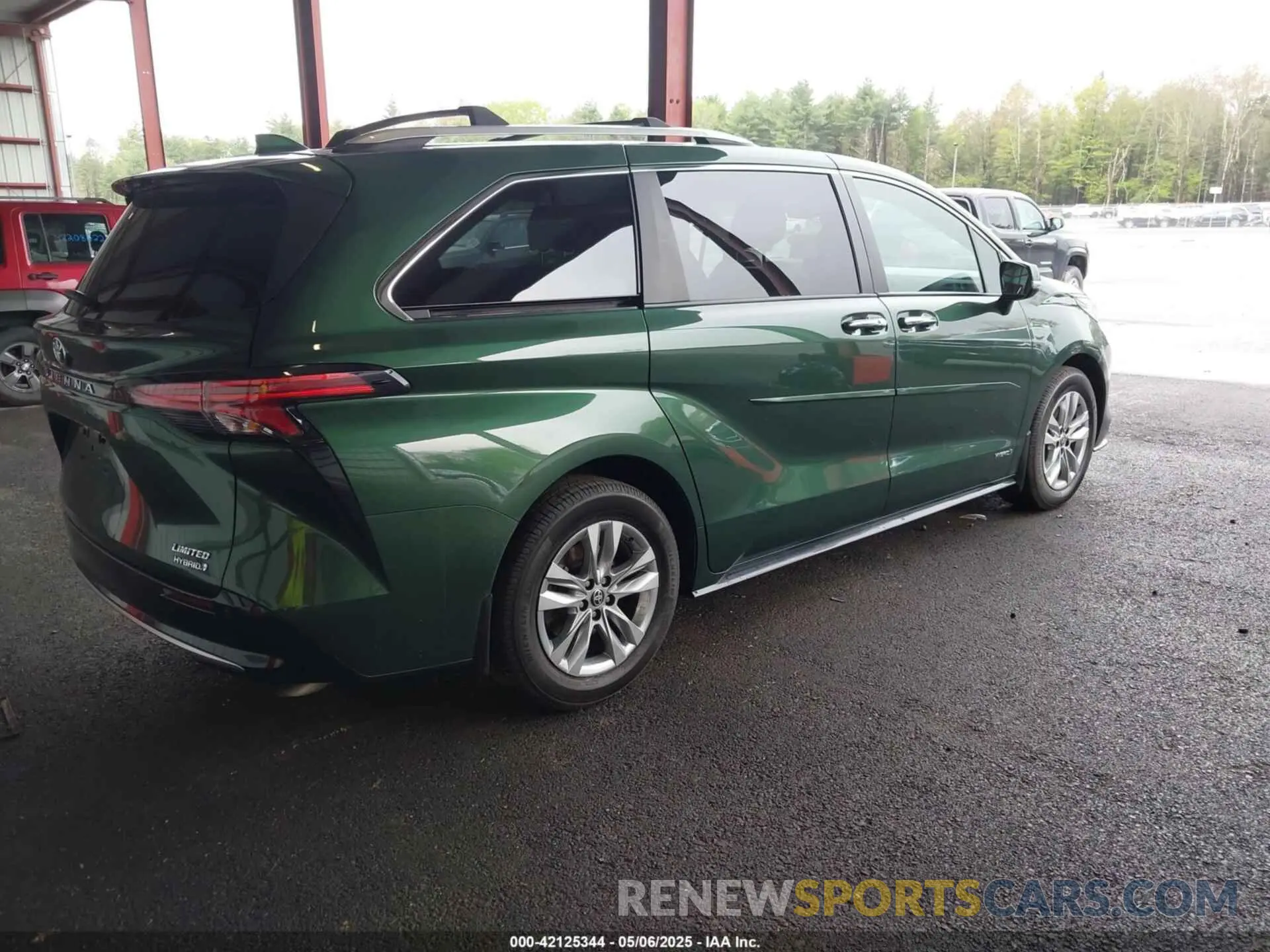 4 Photograph of a damaged car 5TDZSKFC8MS007554 TOYOTA SIENNA 2021