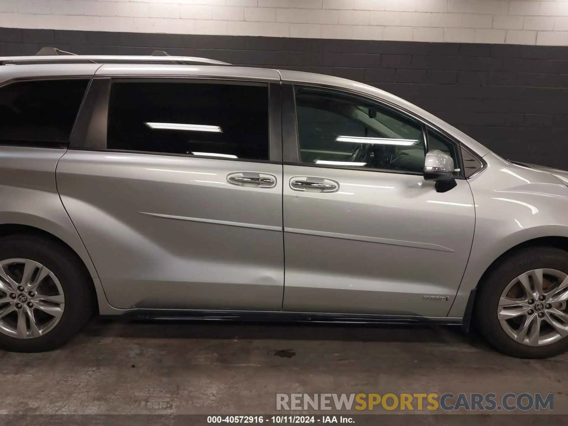 12 Photograph of a damaged car 5TDZSKFC8MS022863 TOYOTA SIENNA 2021