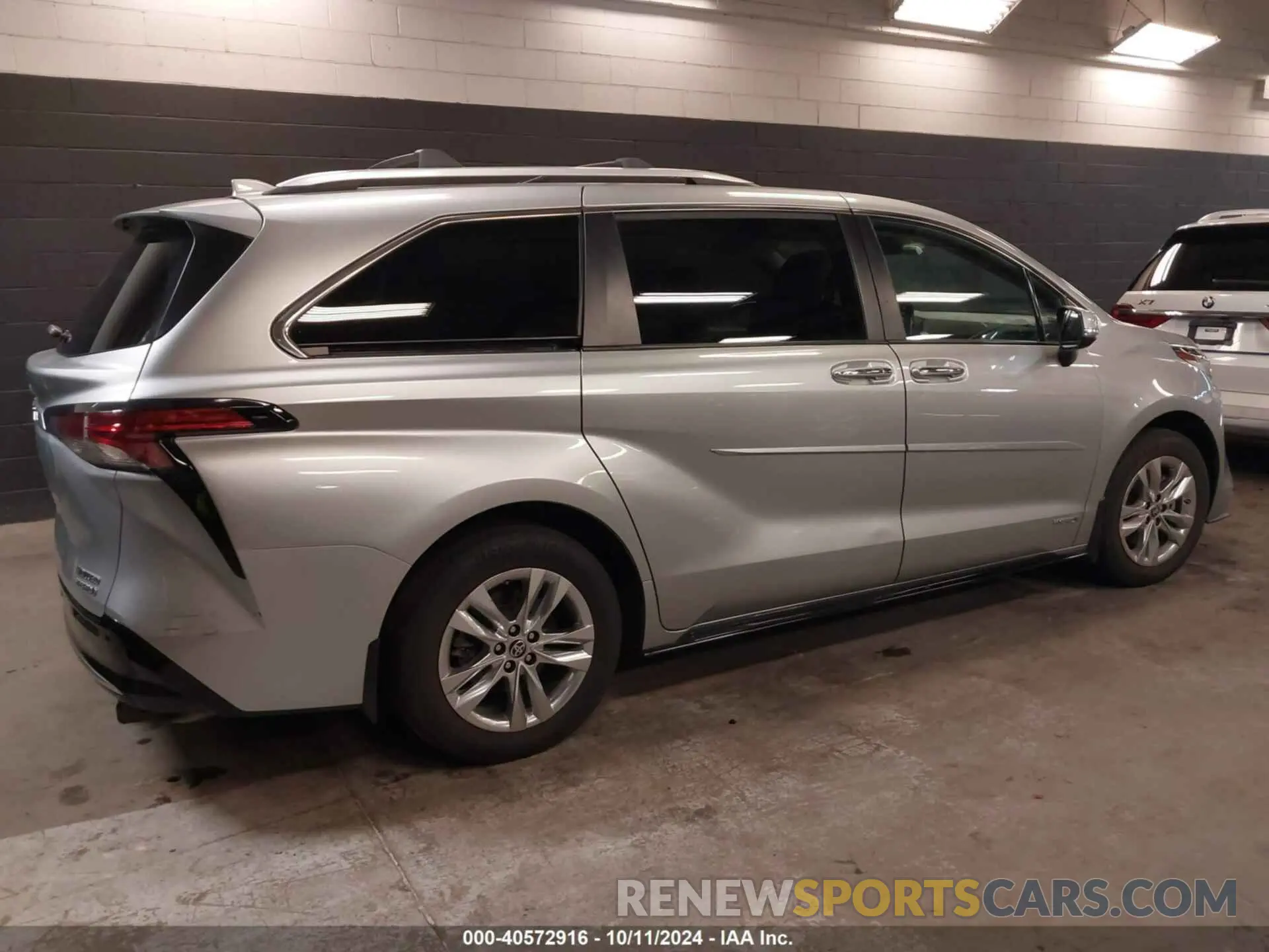 4 Photograph of a damaged car 5TDZSKFC8MS022863 TOYOTA SIENNA 2021