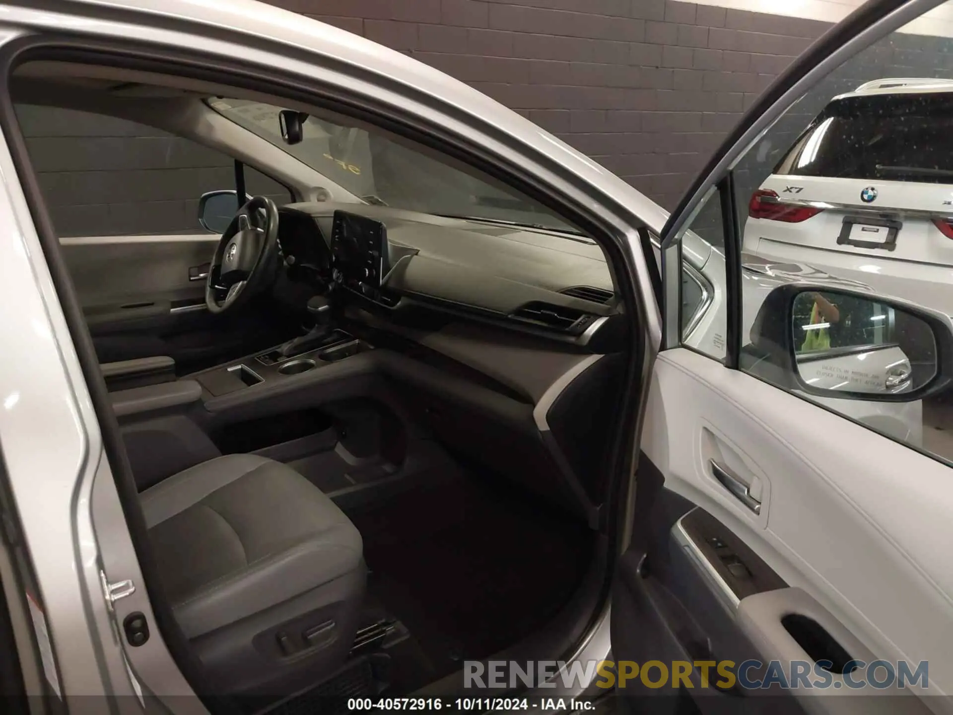5 Photograph of a damaged car 5TDZSKFC8MS022863 TOYOTA SIENNA 2021