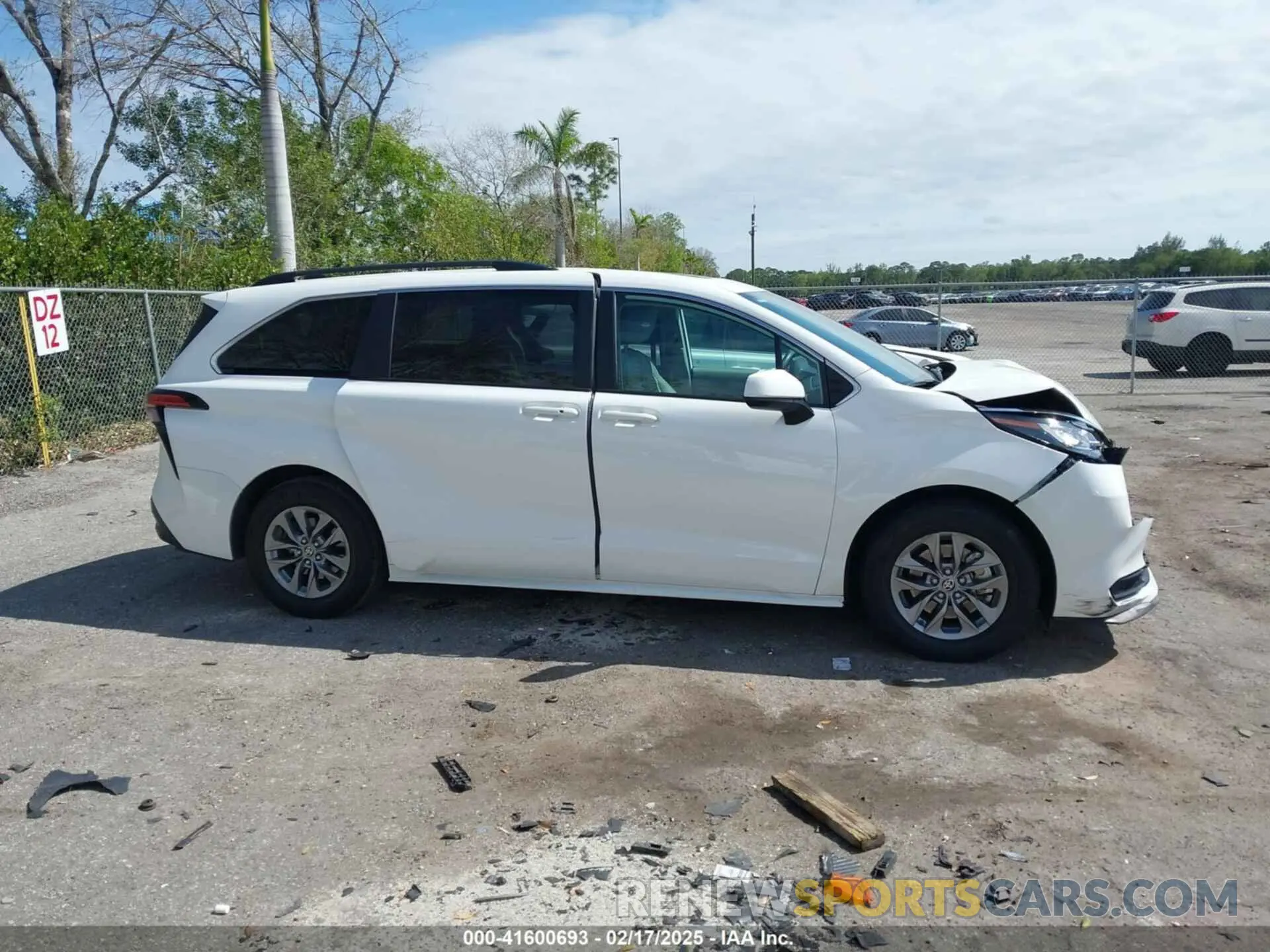 13 Фотография поврежденного автомобиля 5TDBRKECXNS099704 TOYOTA SIENNA 2022