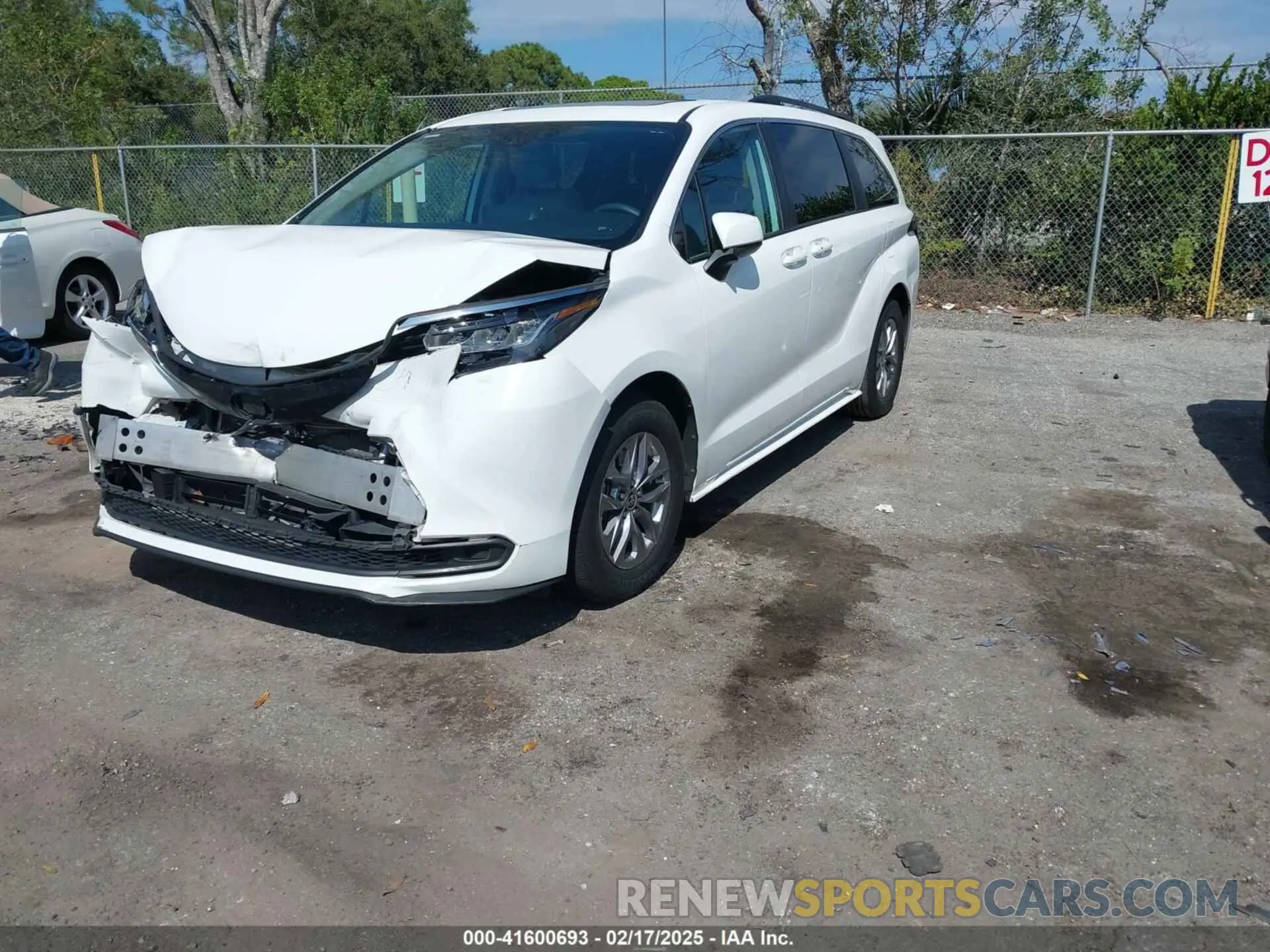 2 Фотография поврежденного автомобиля 5TDBRKECXNS099704 TOYOTA SIENNA 2022