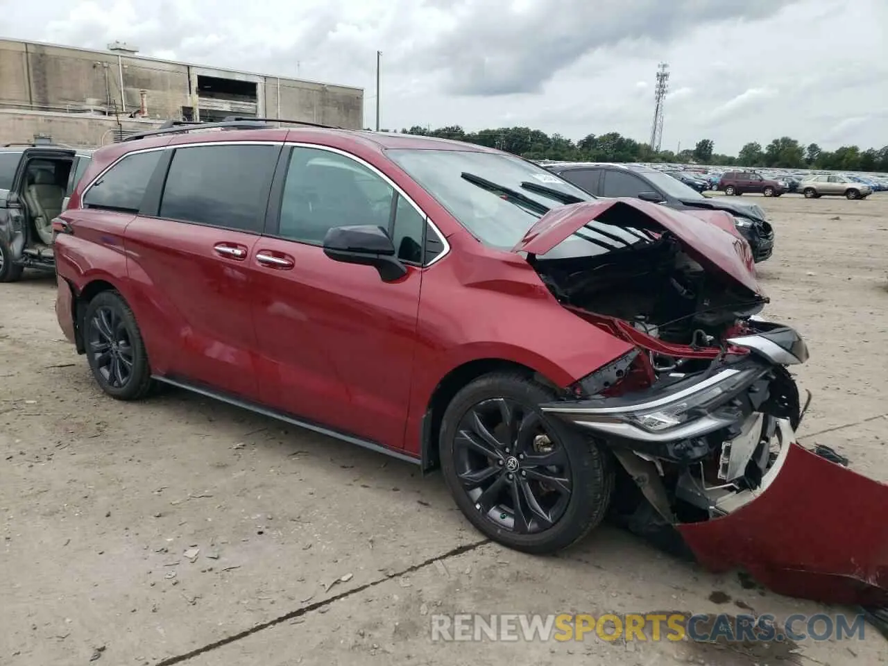4 Photograph of a damaged car 5TDDRKEC3NS077956 TOYOTA SIENNA 2022