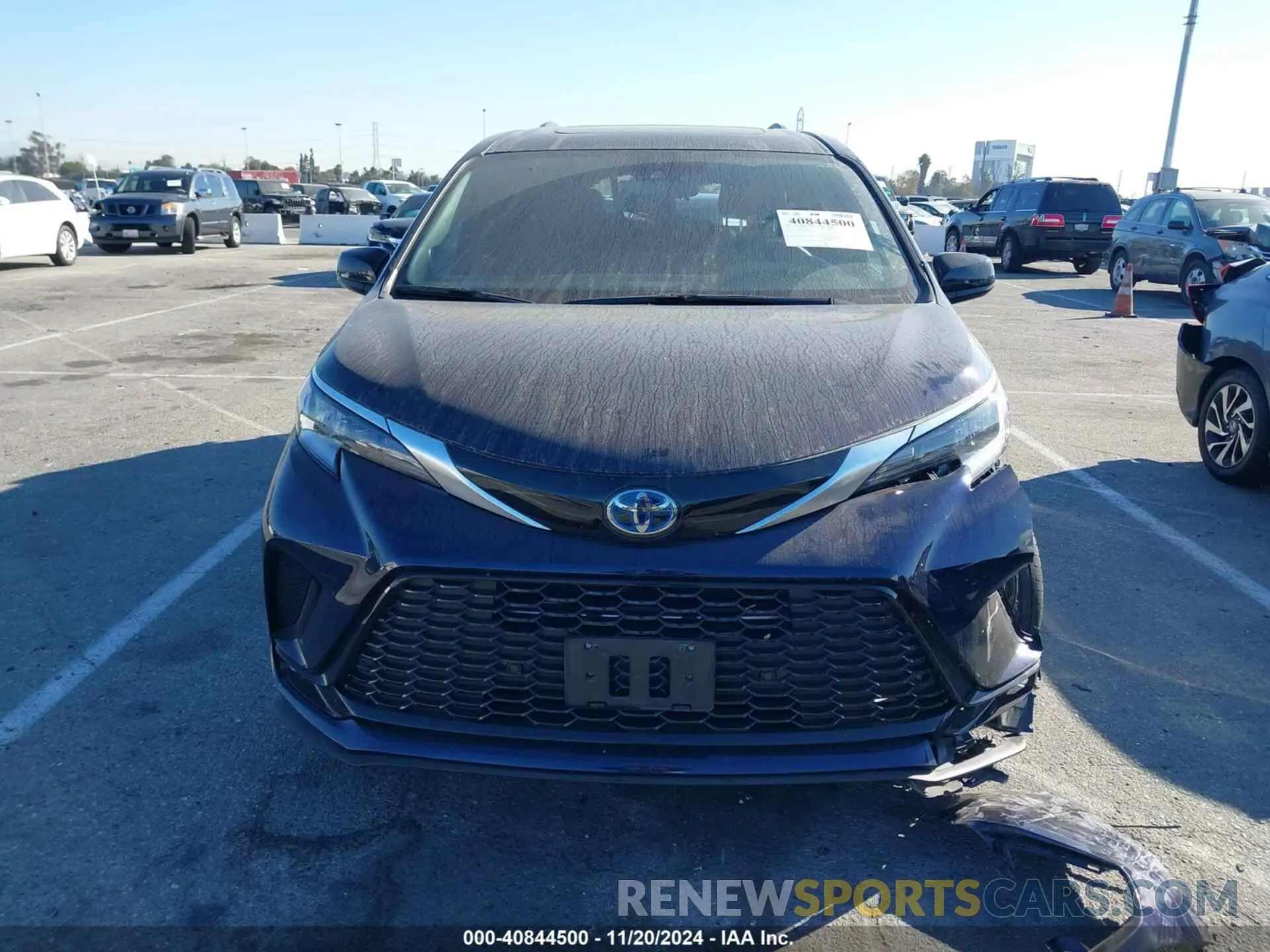 13 Photograph of a damaged car 5TDDRKEC8NS100020 TOYOTA SIENNA 2022