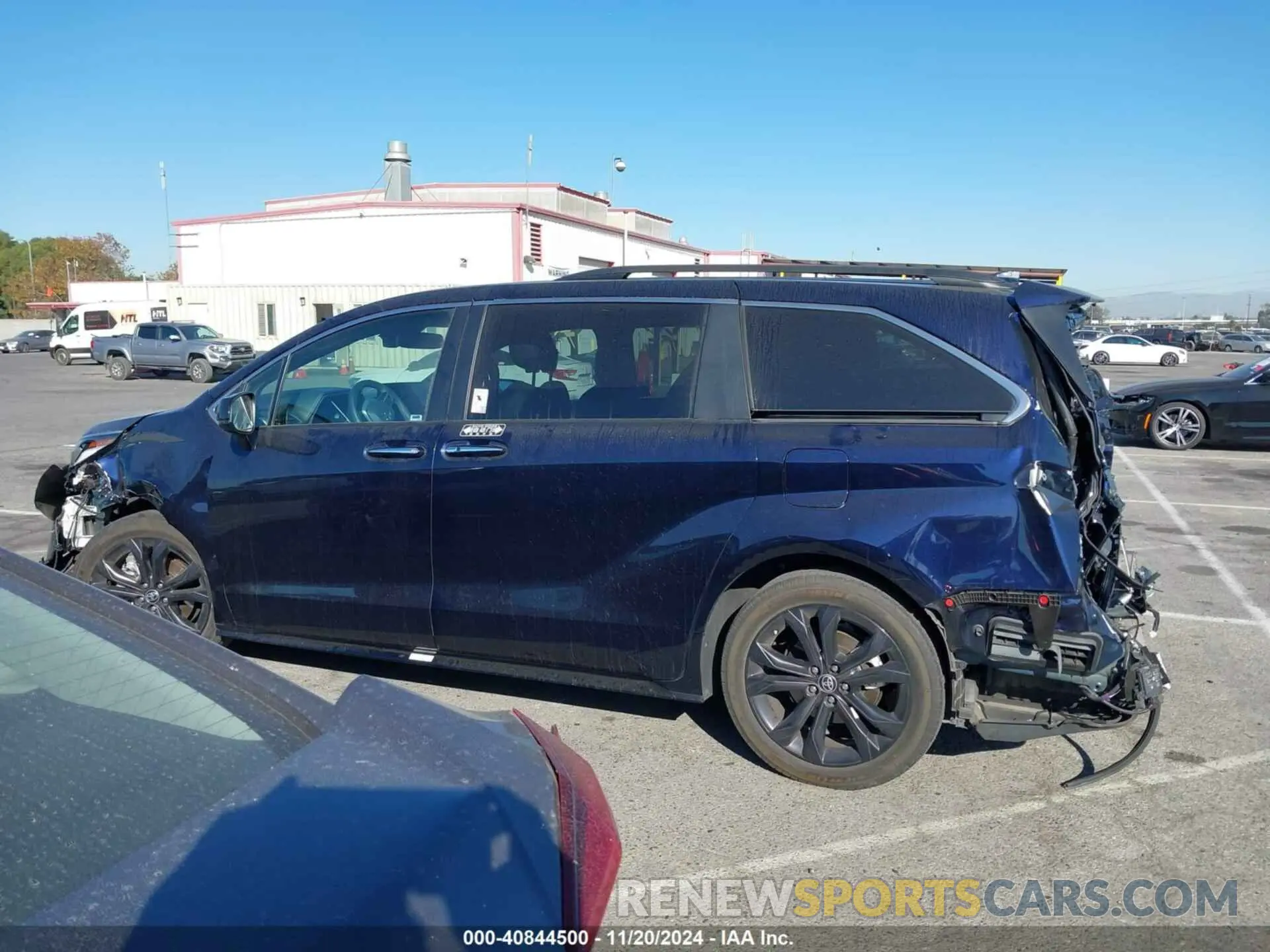15 Photograph of a damaged car 5TDDRKEC8NS100020 TOYOTA SIENNA 2022