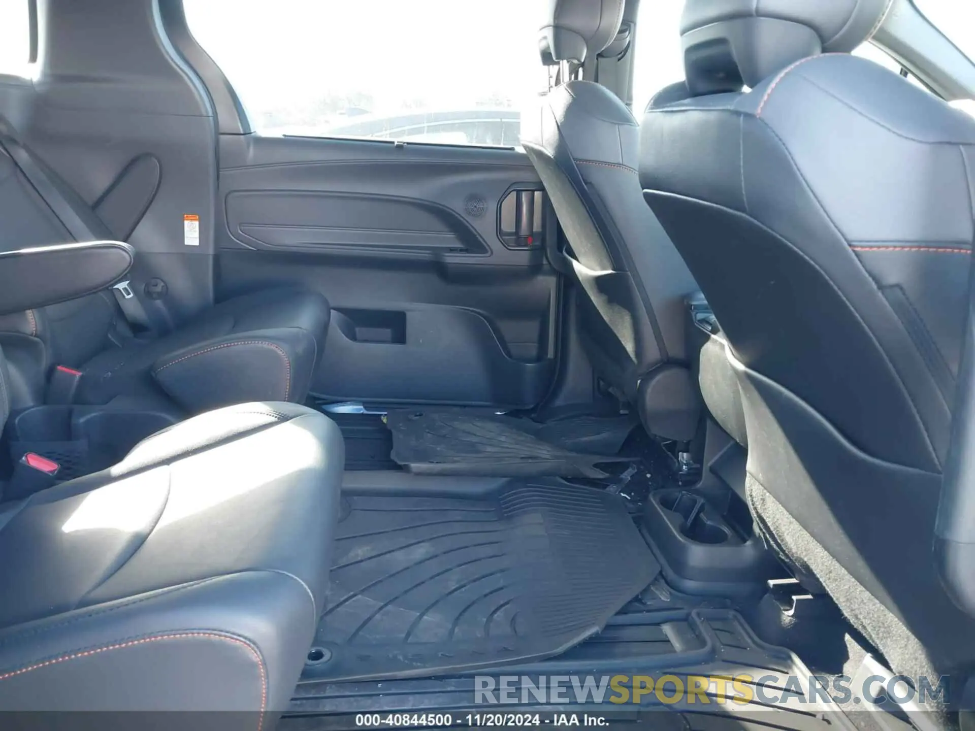 8 Photograph of a damaged car 5TDDRKEC8NS100020 TOYOTA SIENNA 2022
