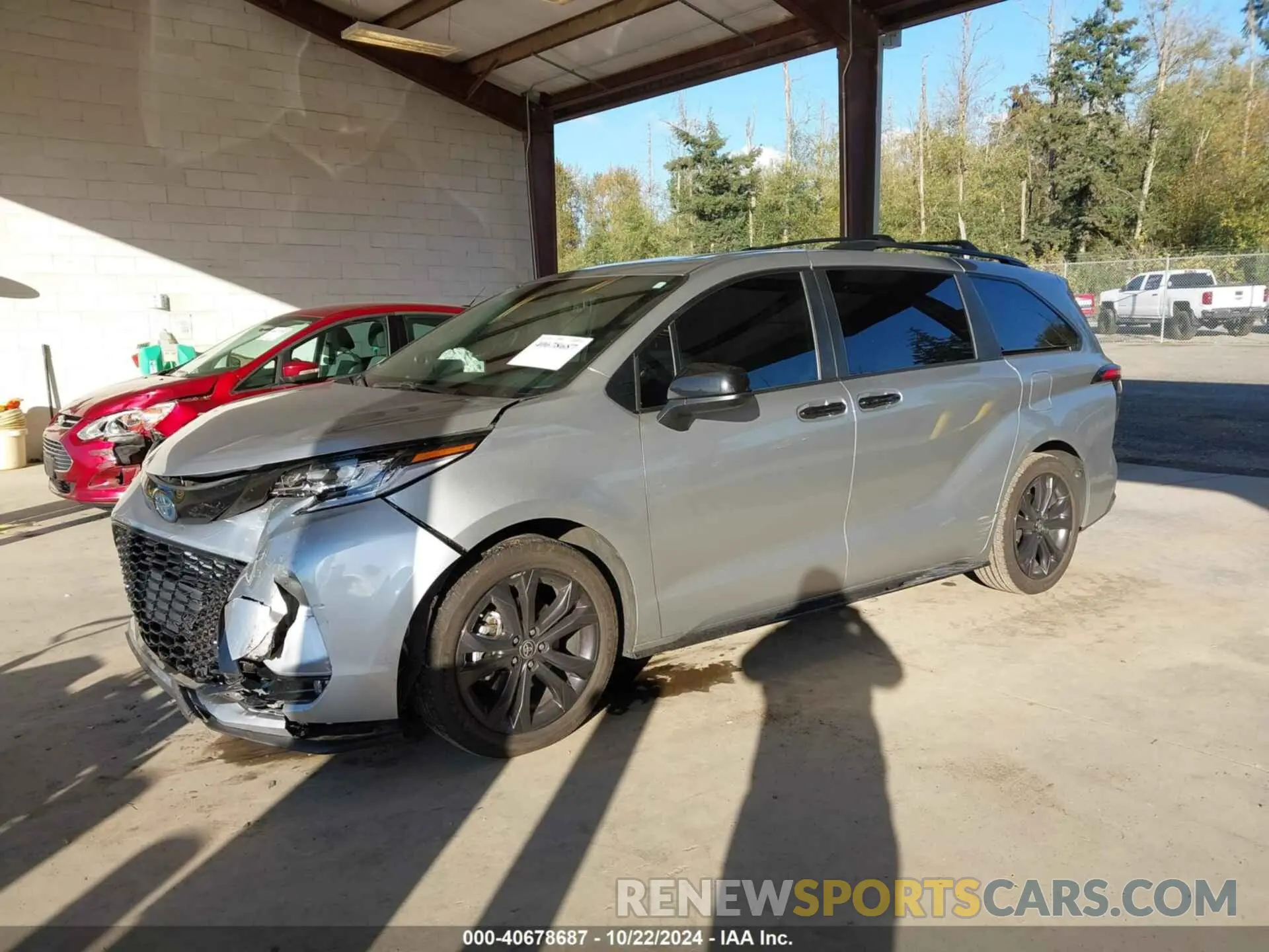 2 Photograph of a damaged car 5TDDRKECXNS098867 TOYOTA SIENNA 2022