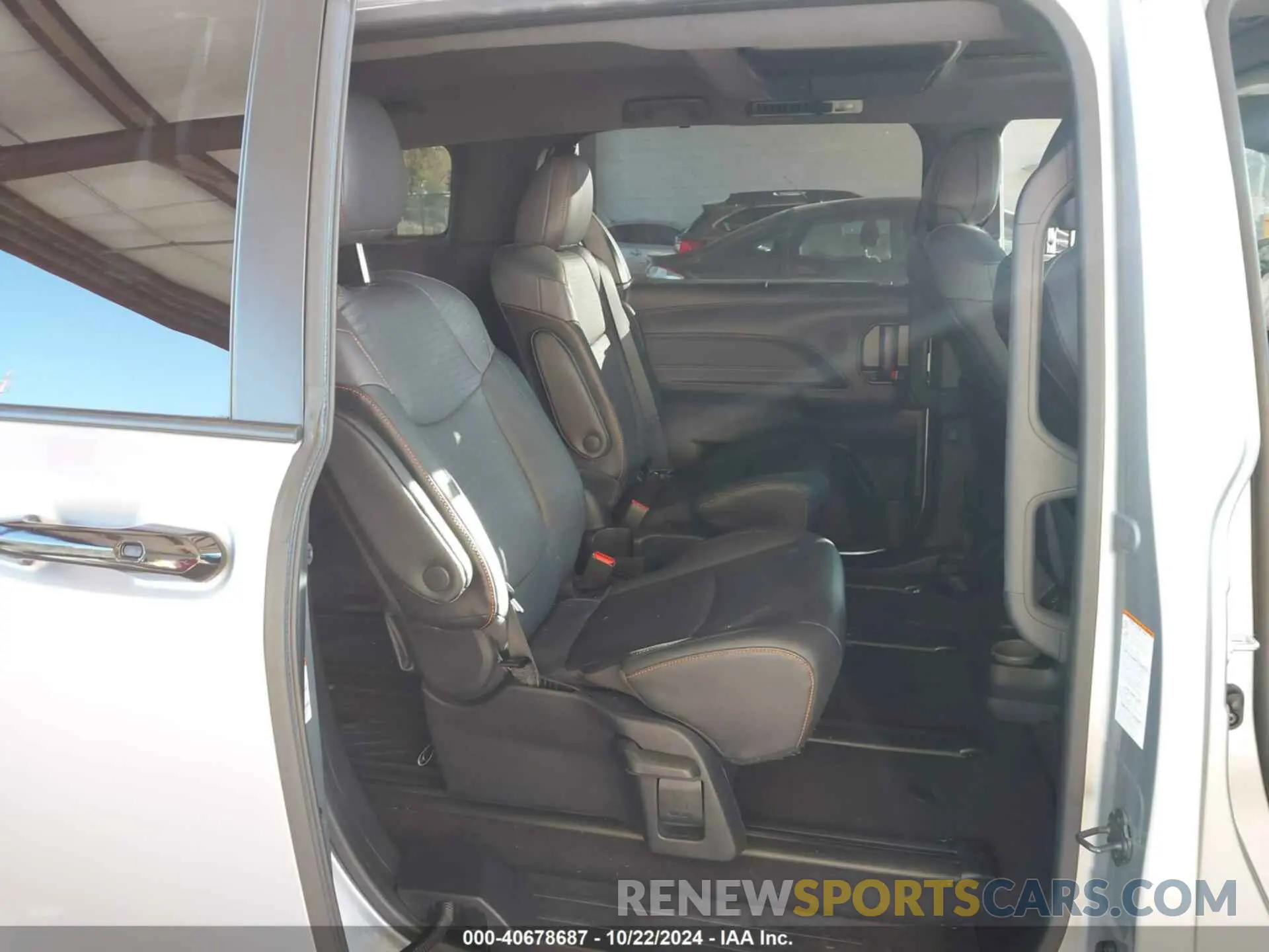 8 Photograph of a damaged car 5TDDRKECXNS098867 TOYOTA SIENNA 2022