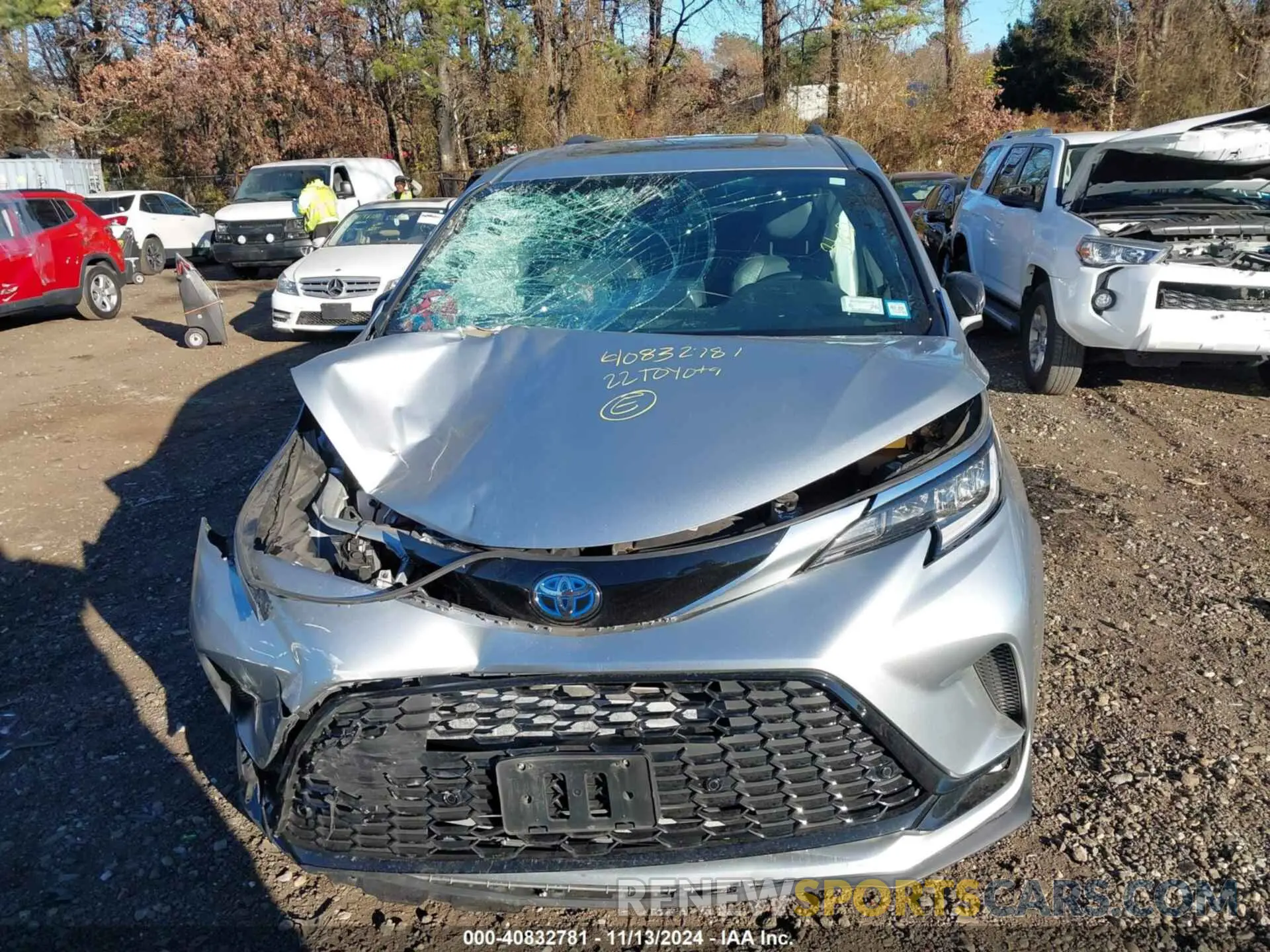 11 Photograph of a damaged car 5TDDSKFC3NS064174 TOYOTA SIENNA 2022