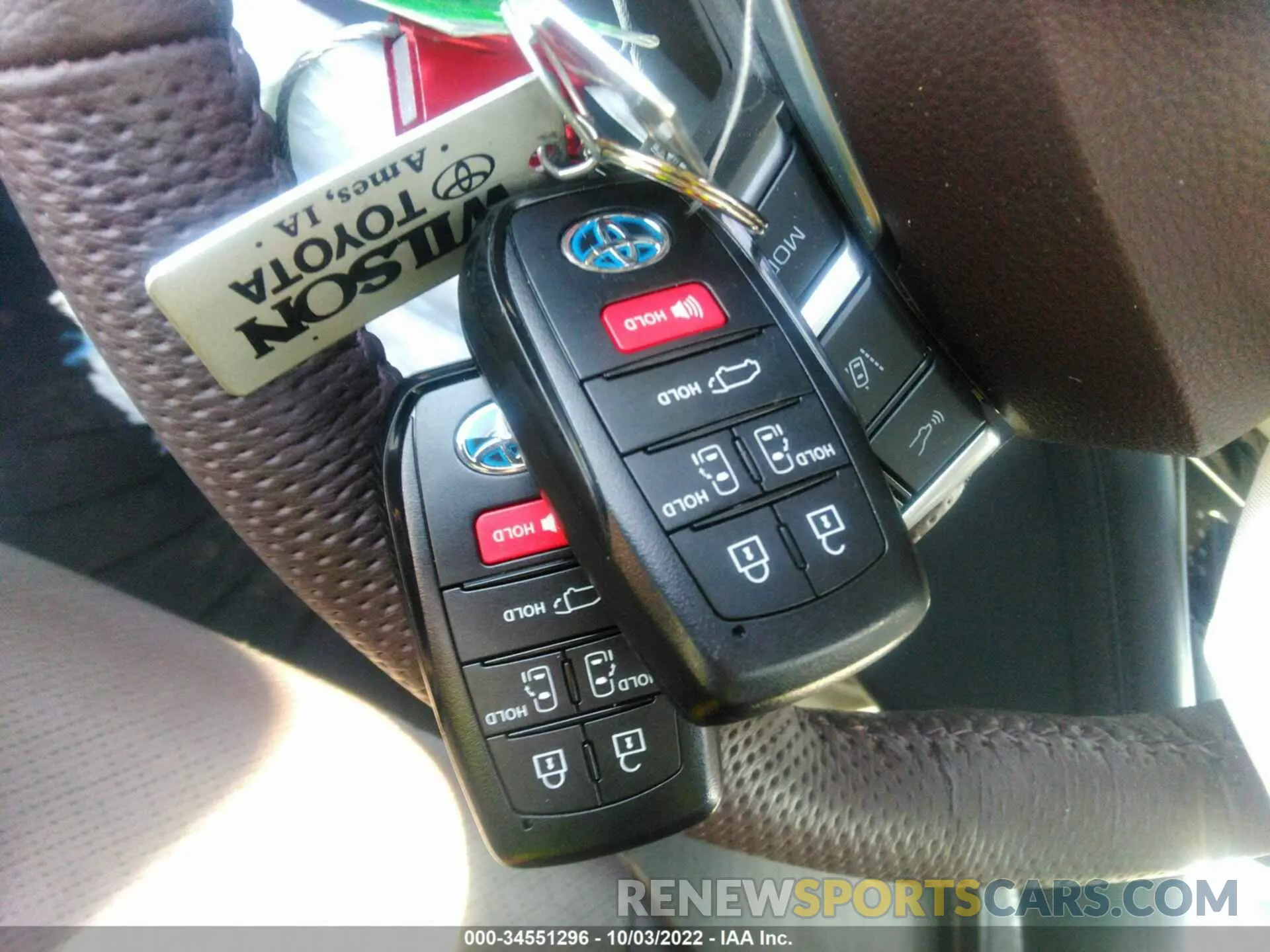 11 Photograph of a damaged car 5TDERKEC6NS108184 TOYOTA SIENNA 2022
