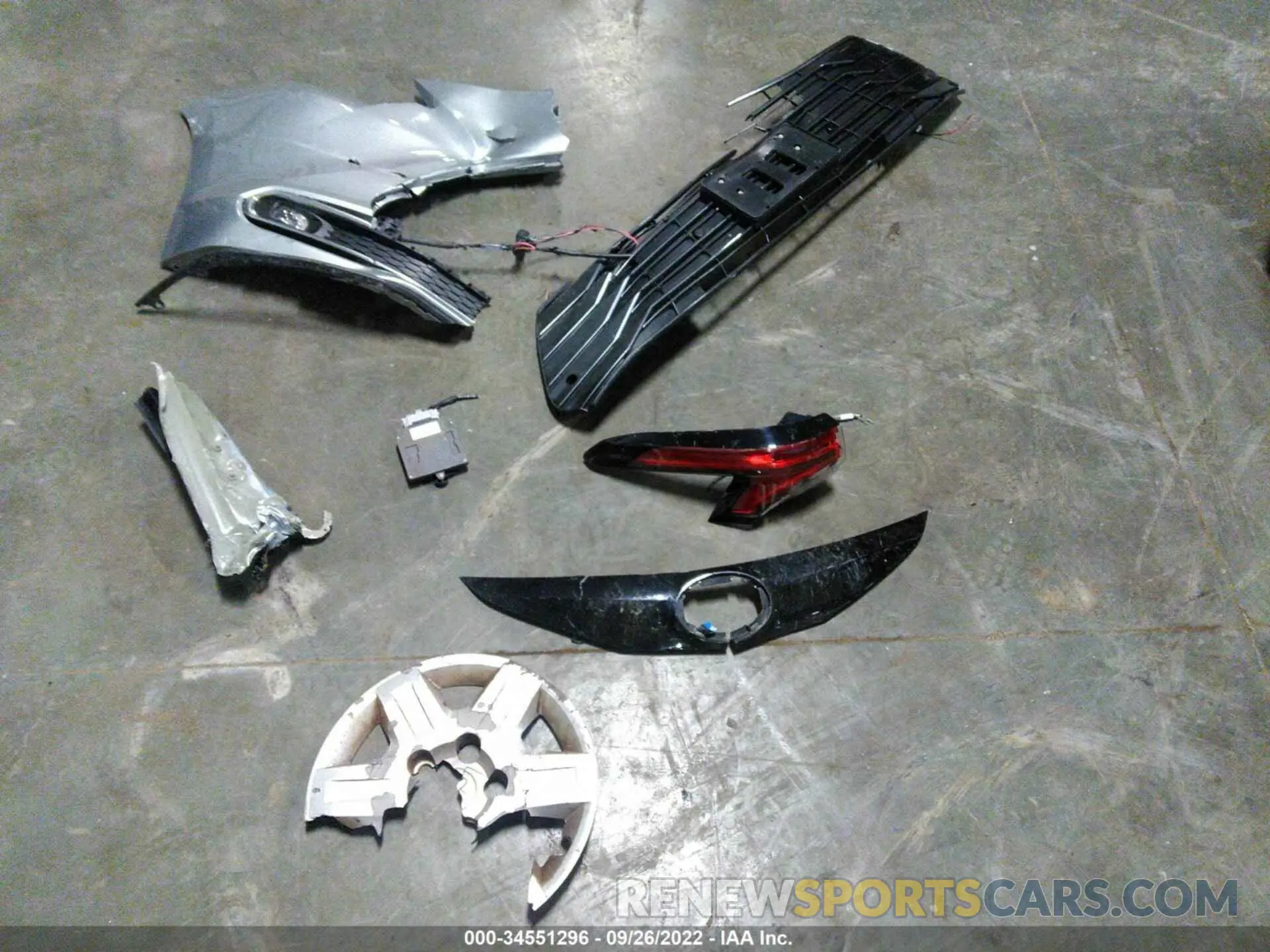 12 Photograph of a damaged car 5TDERKEC6NS108184 TOYOTA SIENNA 2022