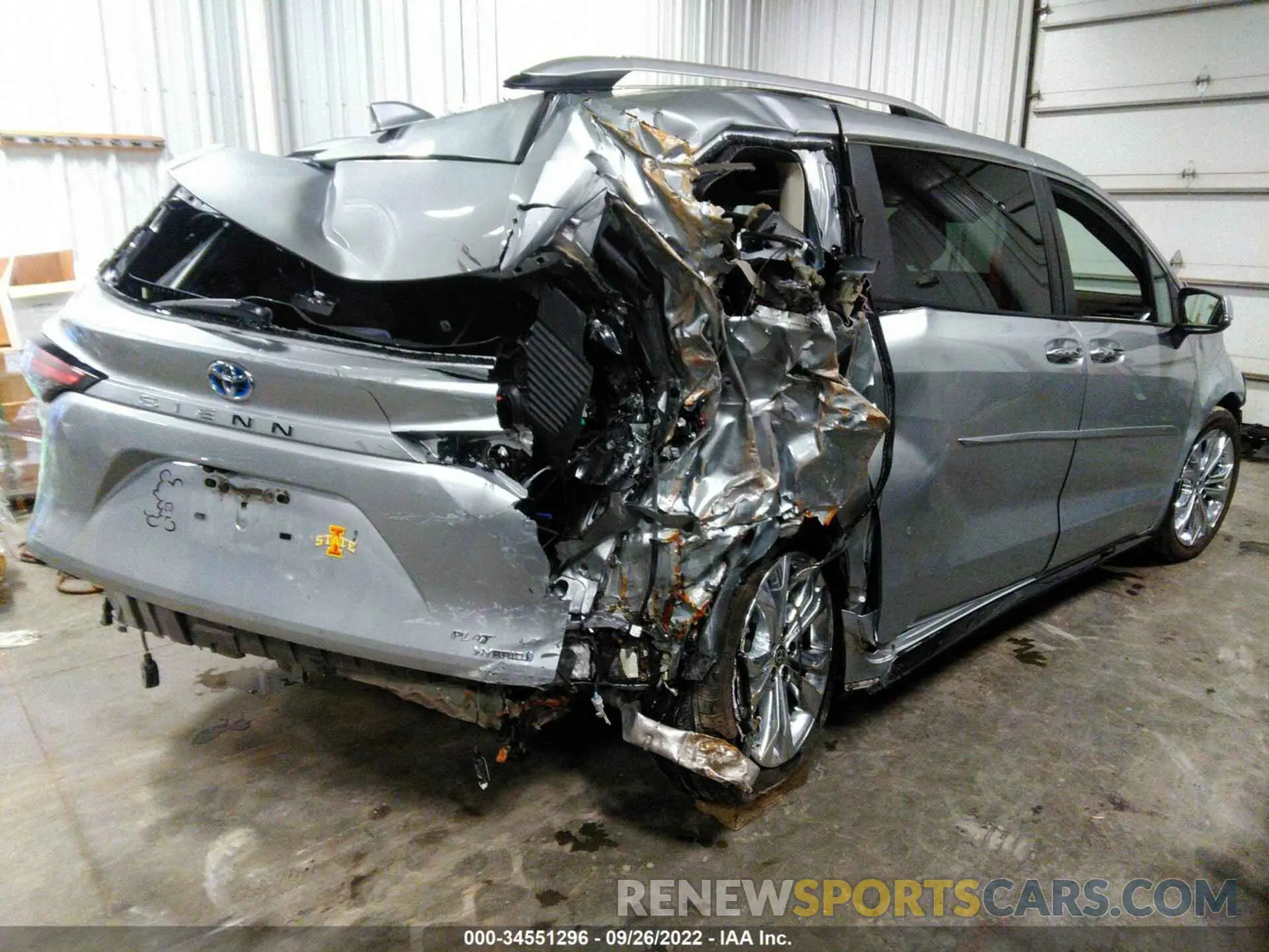 4 Photograph of a damaged car 5TDERKEC6NS108184 TOYOTA SIENNA 2022