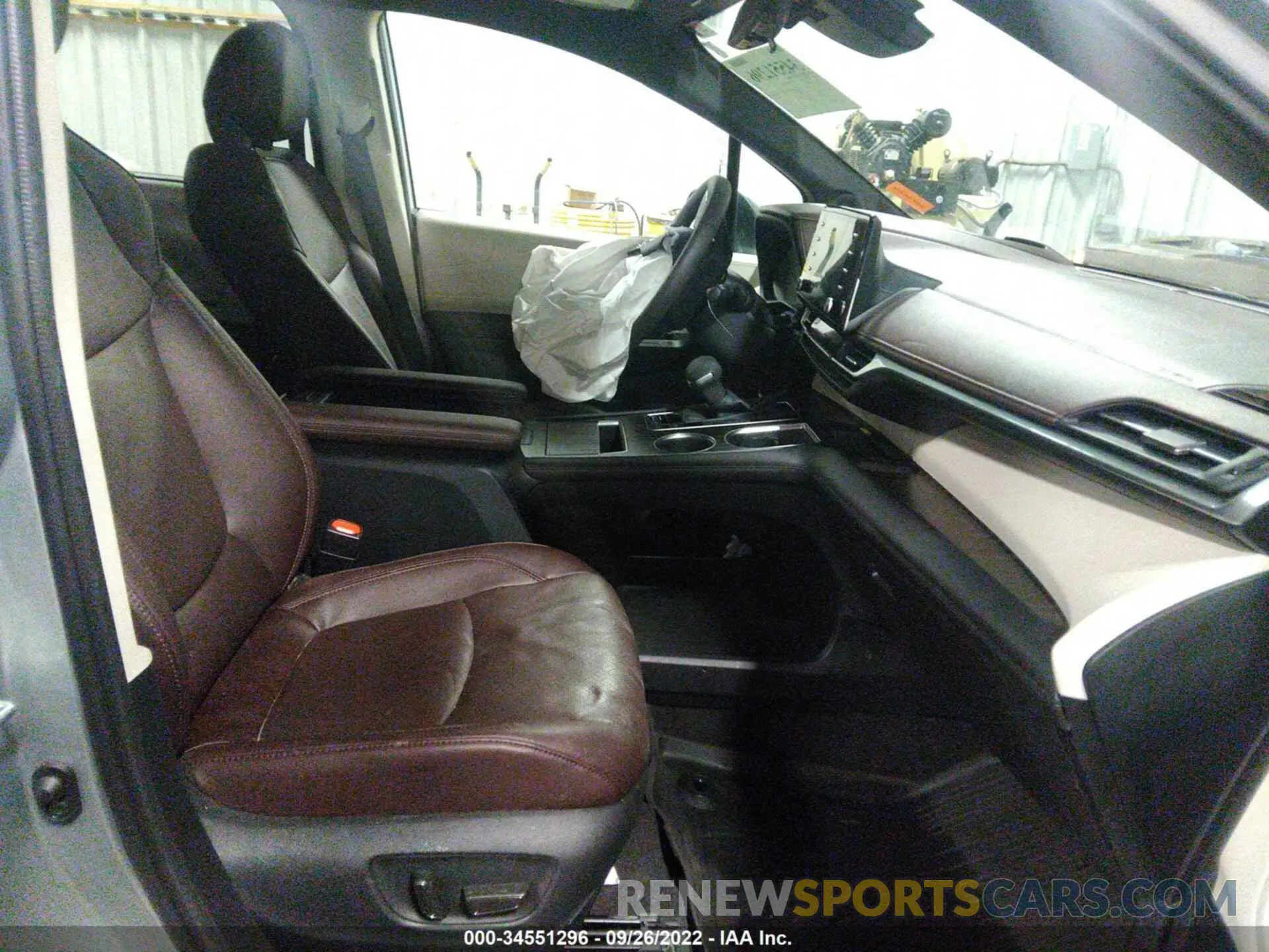 5 Photograph of a damaged car 5TDERKEC6NS108184 TOYOTA SIENNA 2022