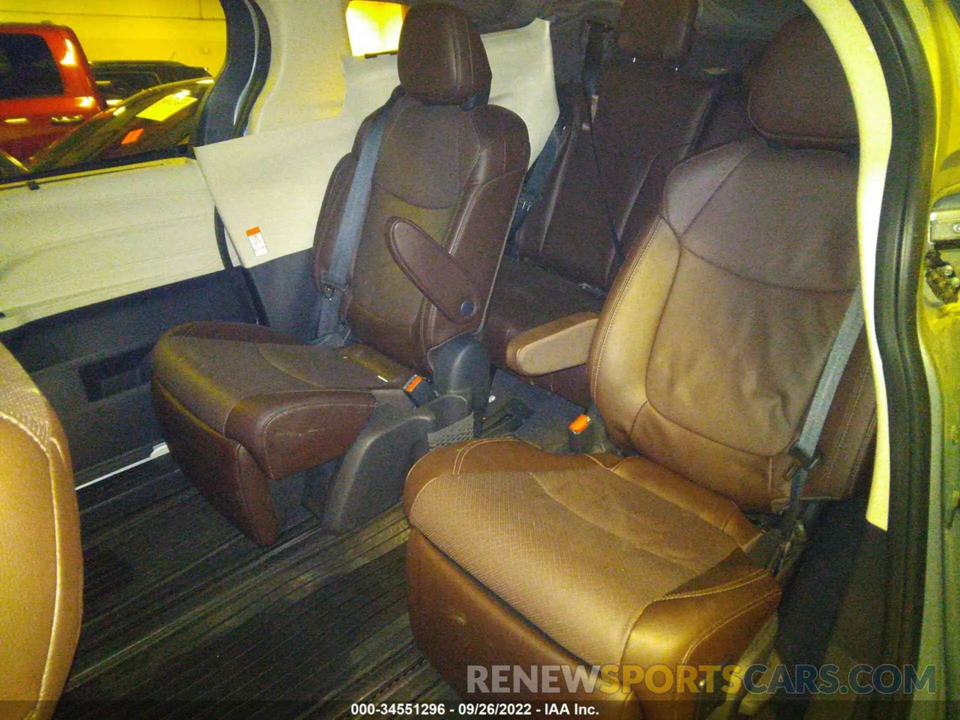 8 Photograph of a damaged car 5TDERKEC6NS108184 TOYOTA SIENNA 2022