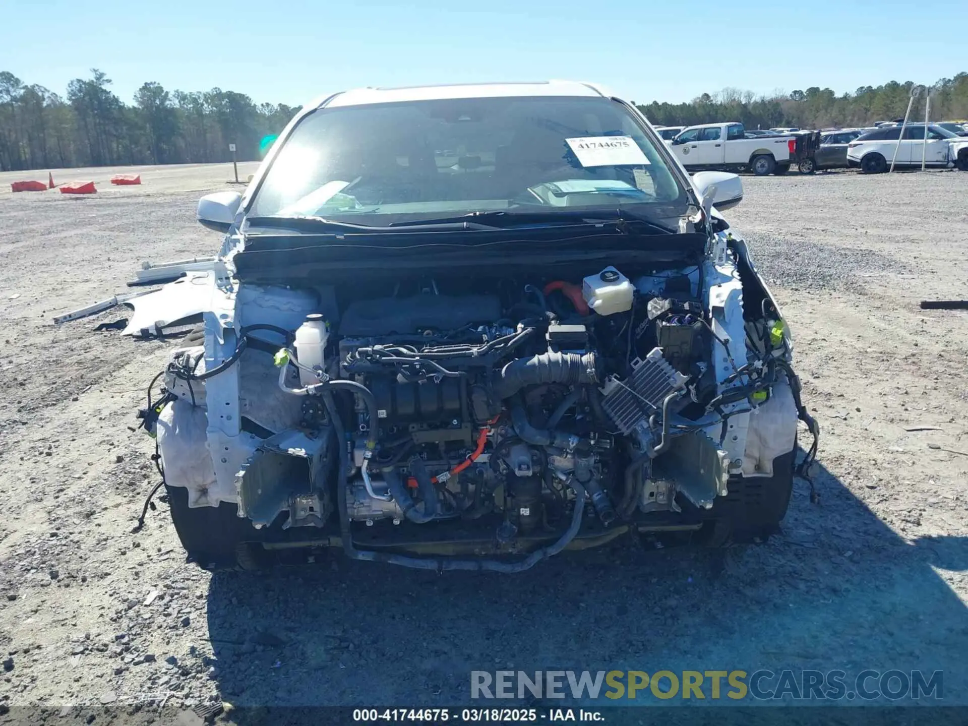 13 Photograph of a damaged car 5TDESKFC8NS057483 TOYOTA SIENNA 2022