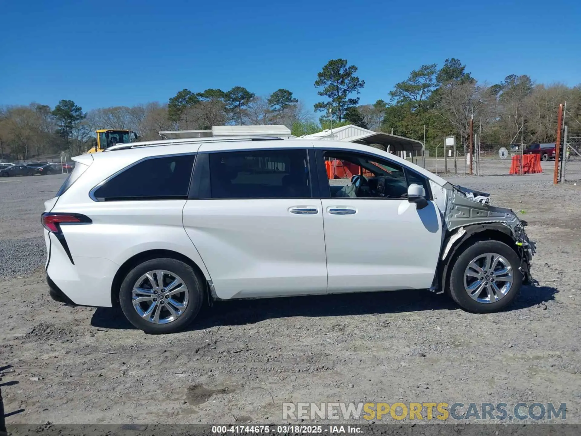 14 Photograph of a damaged car 5TDESKFC8NS057483 TOYOTA SIENNA 2022