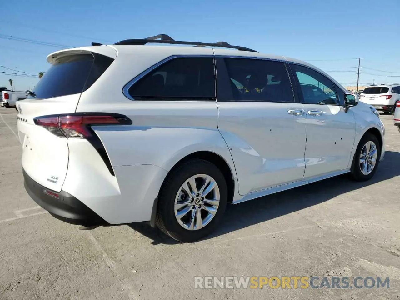 3 Photograph of a damaged car 5TDJRKEC6NS084242 TOYOTA SIENNA 2022