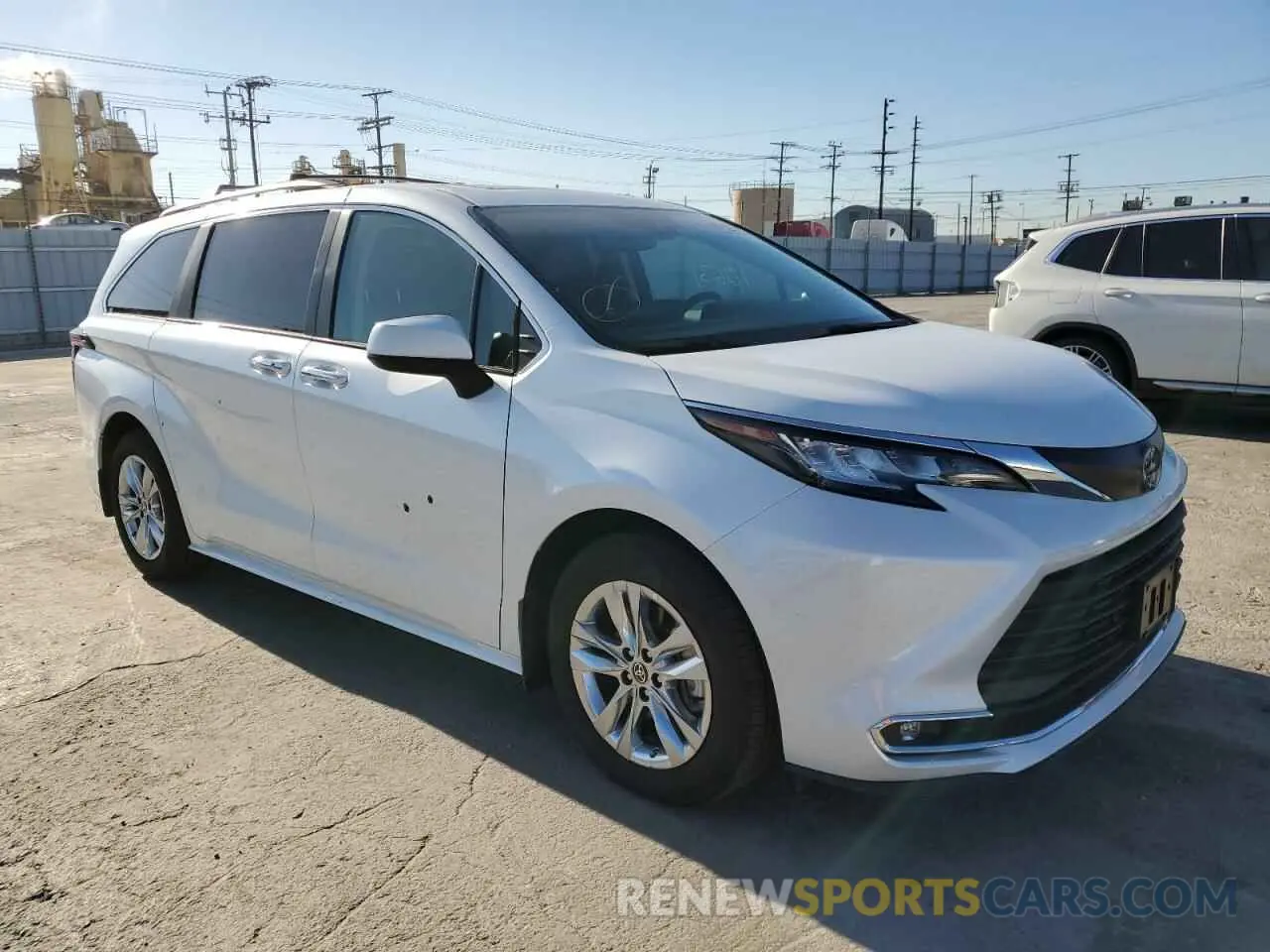 4 Photograph of a damaged car 5TDJRKEC6NS084242 TOYOTA SIENNA 2022