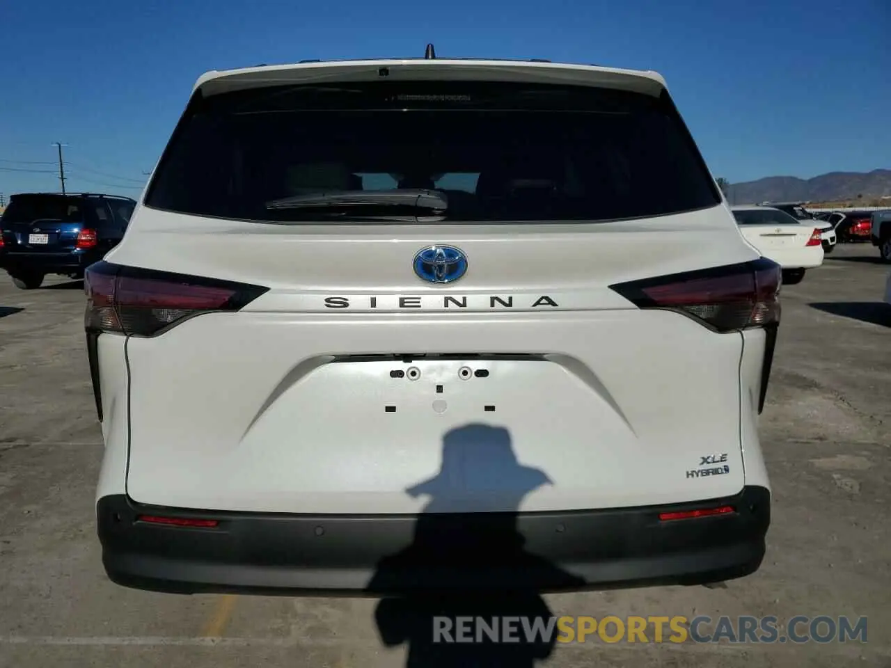6 Photograph of a damaged car 5TDJRKEC6NS084242 TOYOTA SIENNA 2022