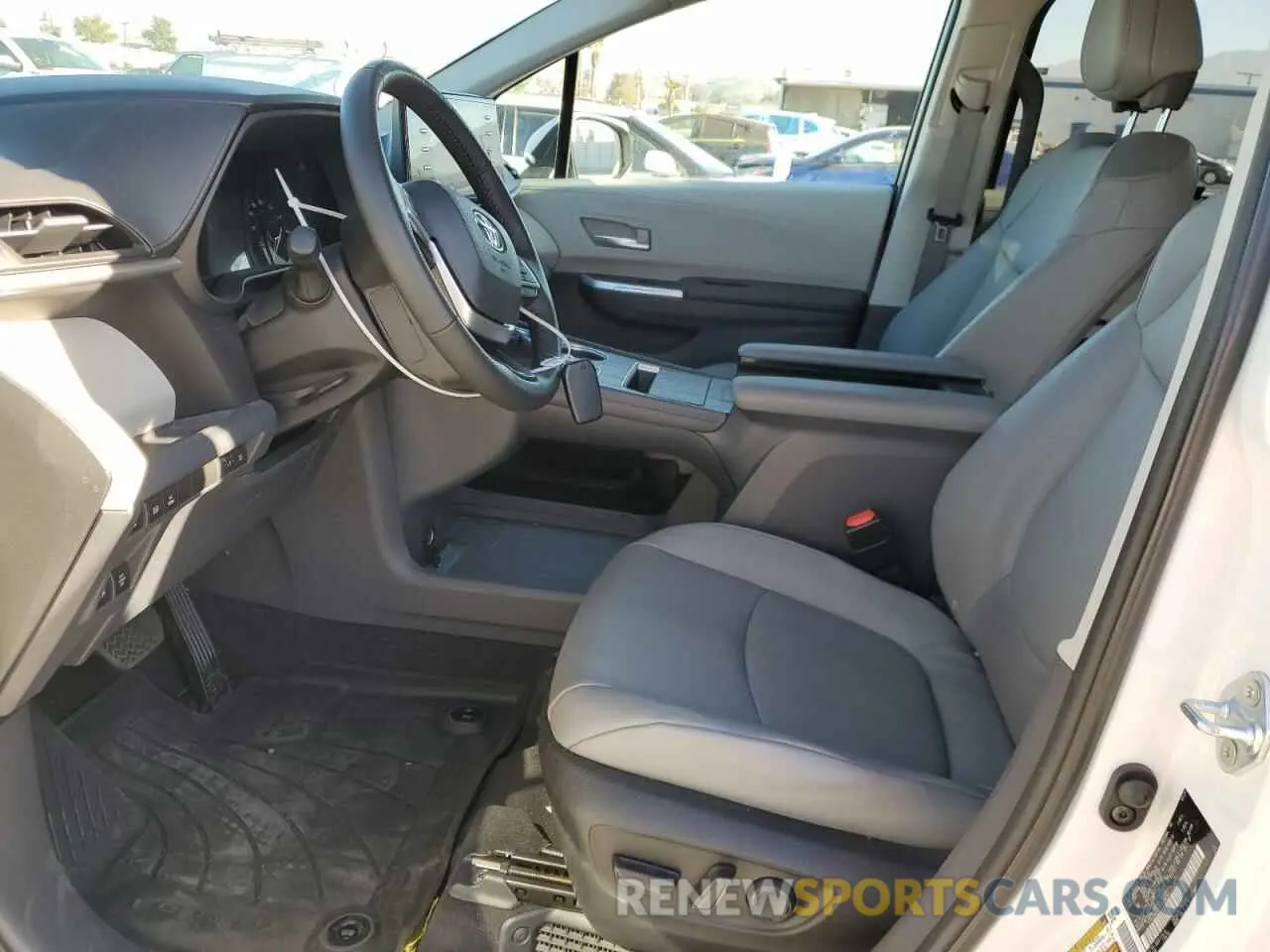 7 Photograph of a damaged car 5TDJRKEC6NS084242 TOYOTA SIENNA 2022
