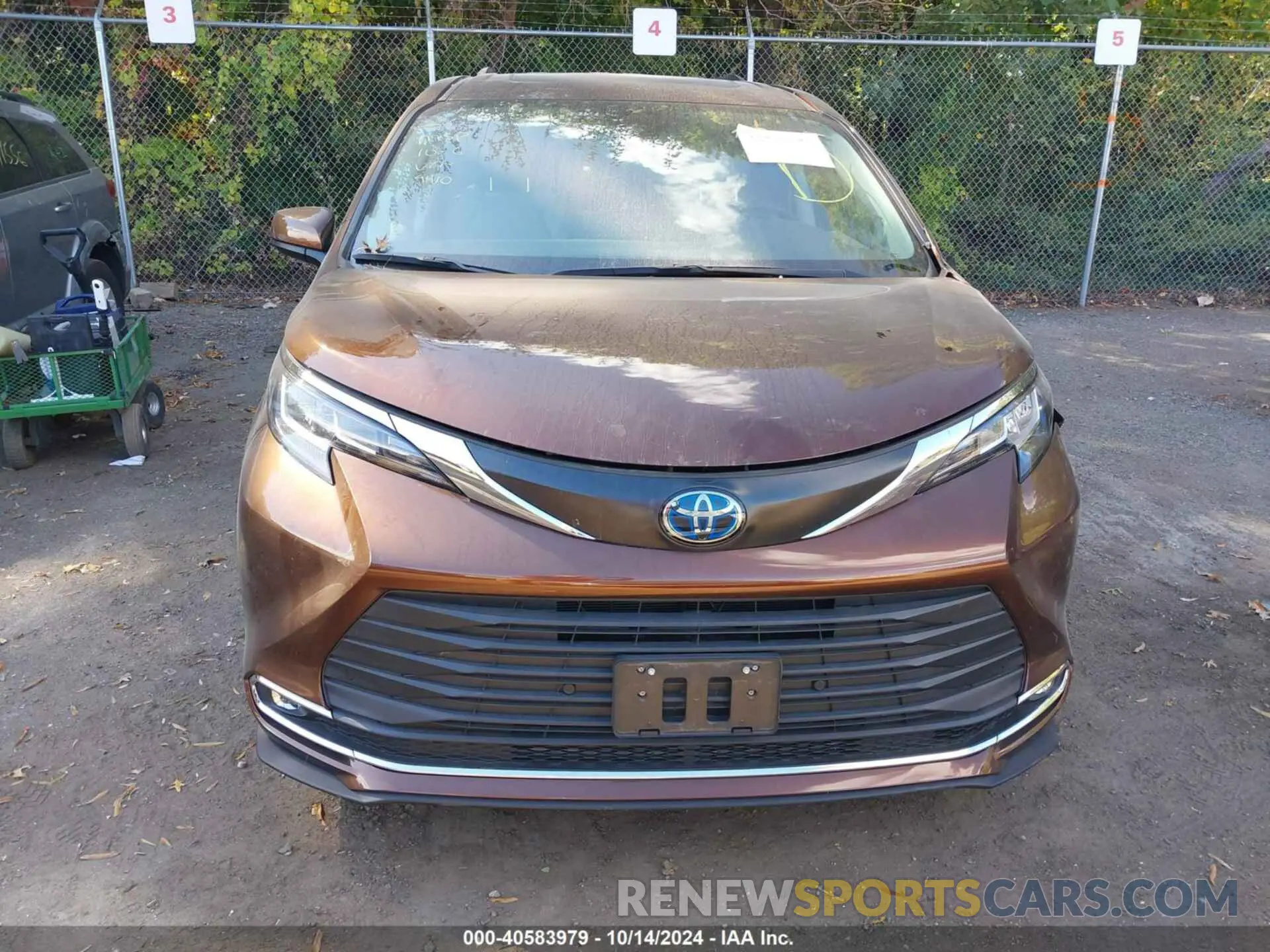 12 Photograph of a damaged car 5TDJRKEC7NS079910 TOYOTA SIENNA 2022