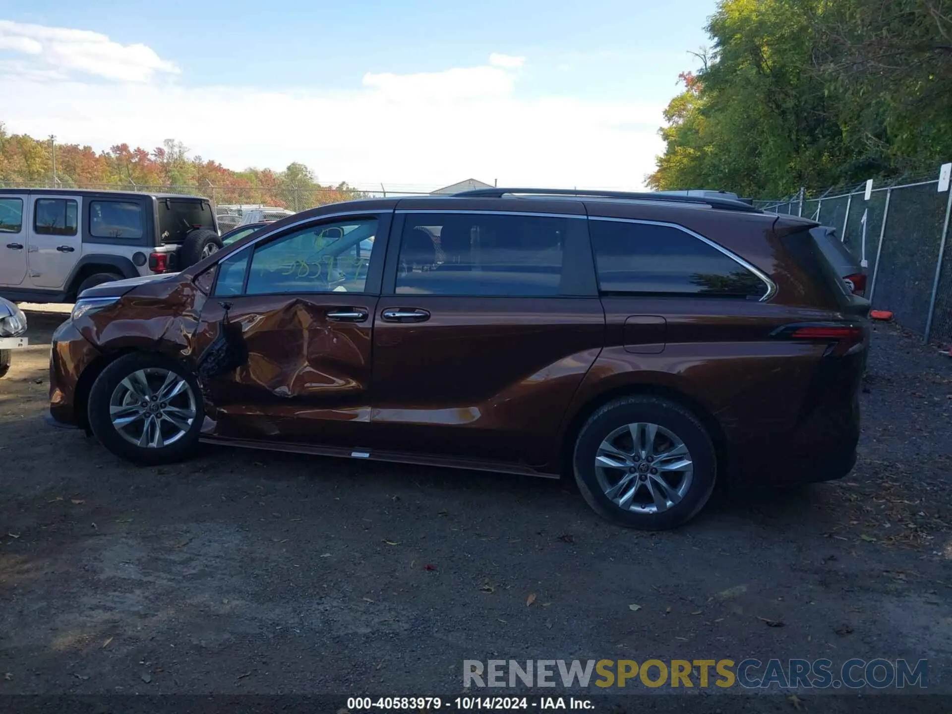 14 Photograph of a damaged car 5TDJRKEC7NS079910 TOYOTA SIENNA 2022
