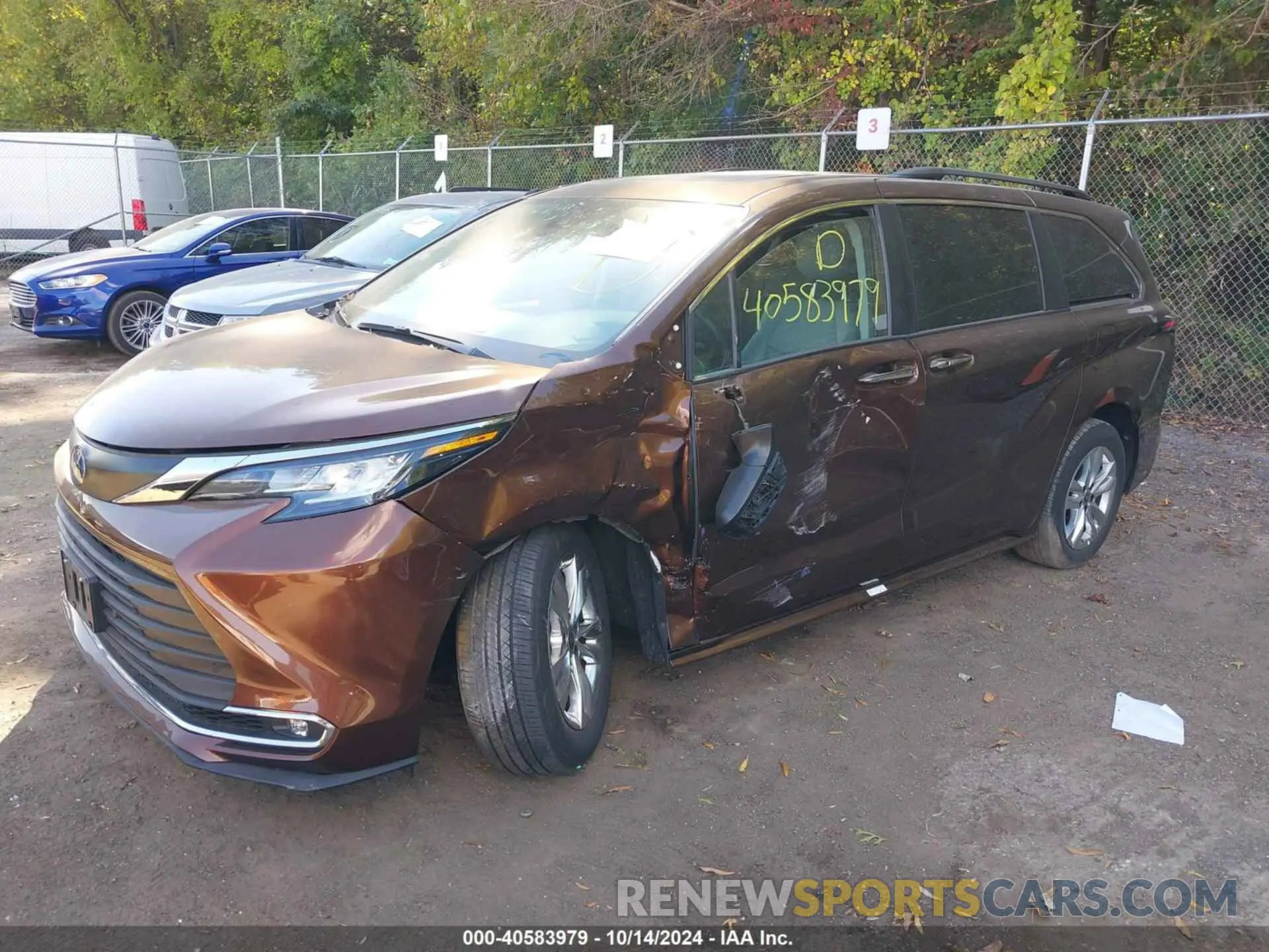 2 Photograph of a damaged car 5TDJRKEC7NS079910 TOYOTA SIENNA 2022