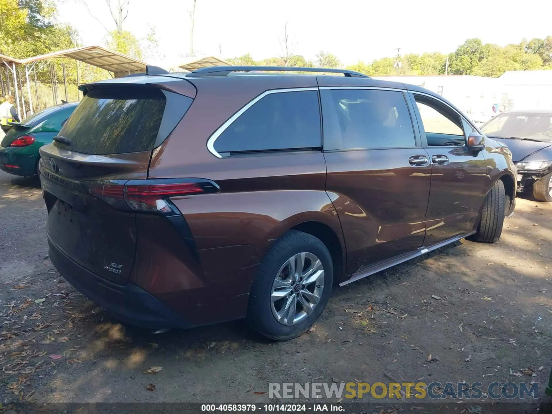 4 Photograph of a damaged car 5TDJRKEC7NS079910 TOYOTA SIENNA 2022
