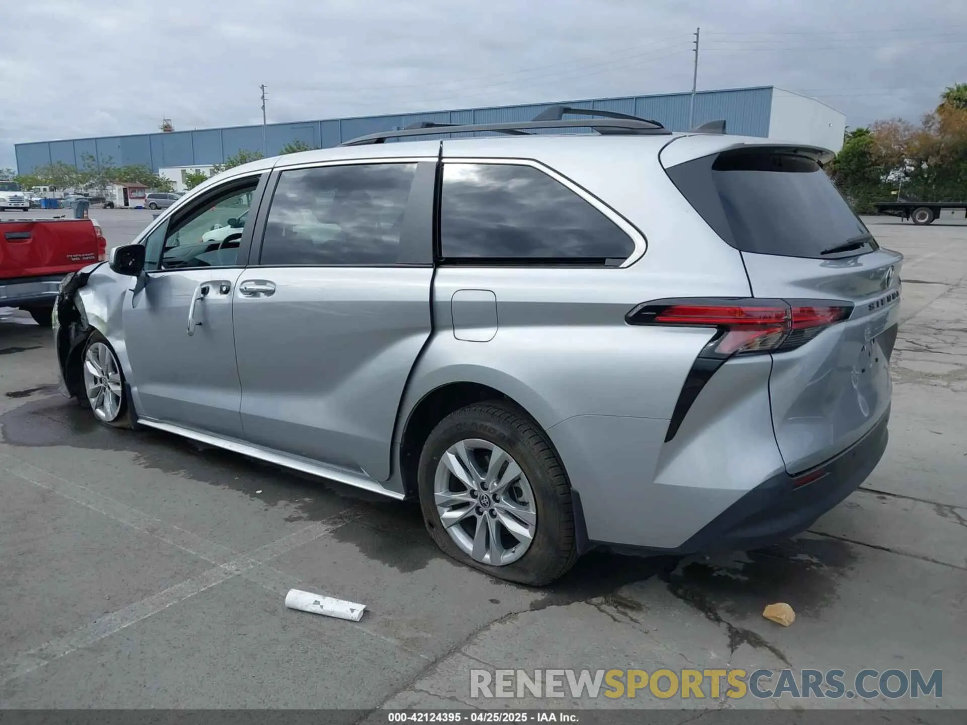 3 Photograph of a damaged car 5TDJRKEC8NS135921 TOYOTA SIENNA 2022