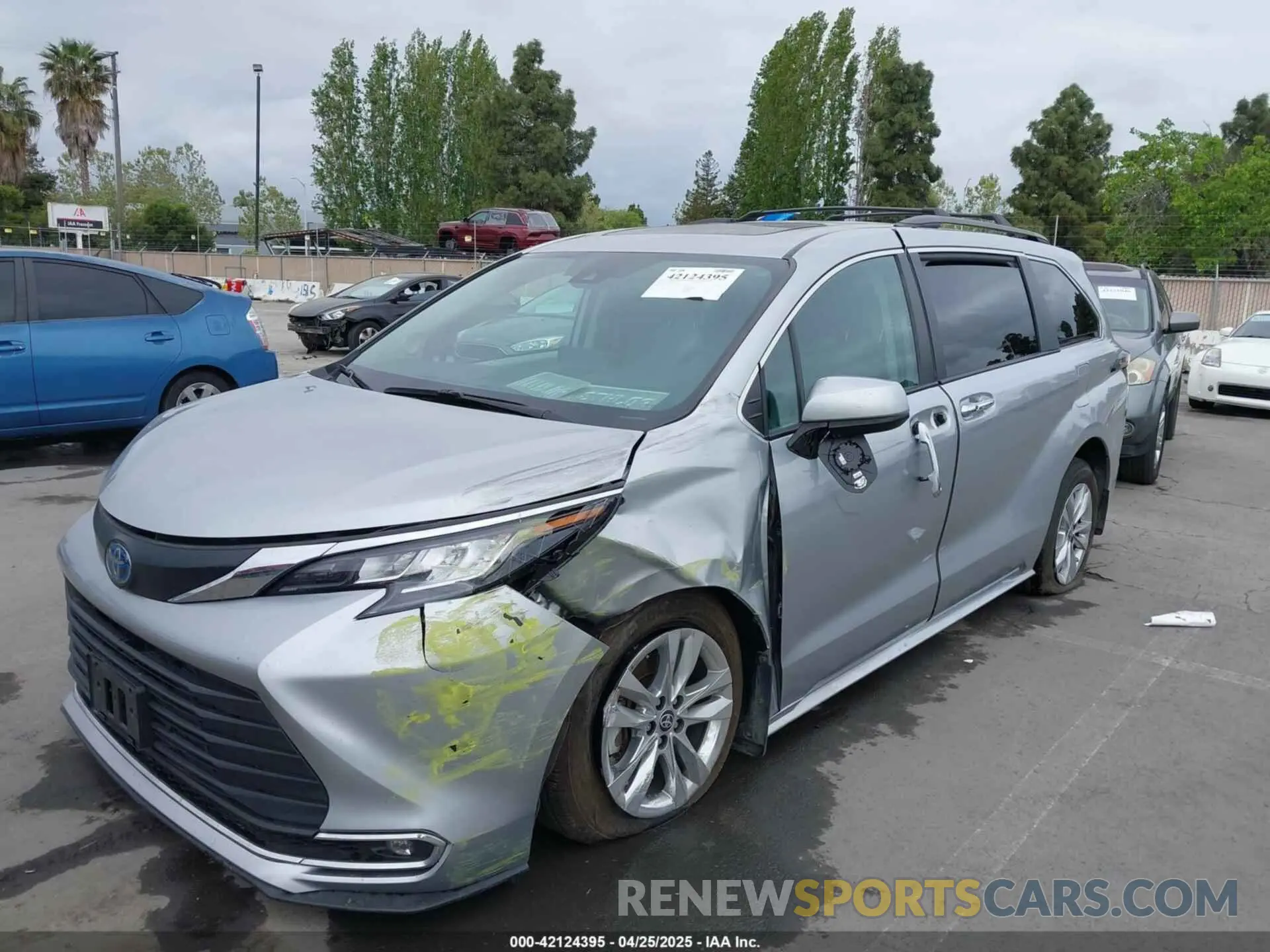 6 Photograph of a damaged car 5TDJRKEC8NS135921 TOYOTA SIENNA 2022
