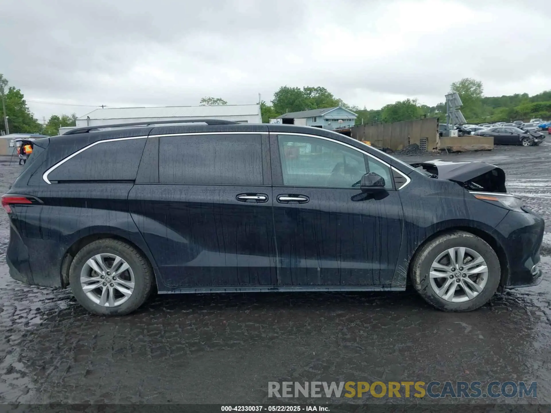 13 Photograph of a damaged car 5TDJSKFC7NS062964 TOYOTA SIENNA 2022
