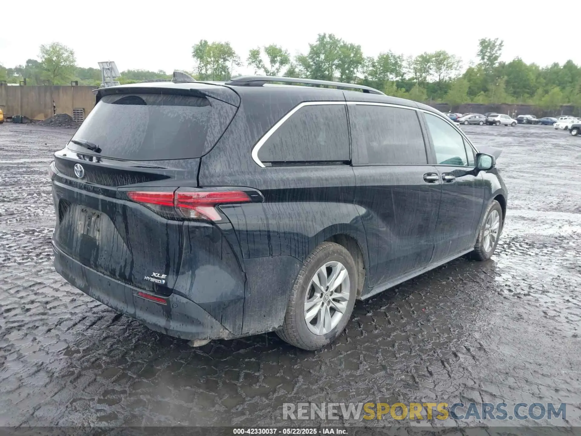 4 Photograph of a damaged car 5TDJSKFC7NS062964 TOYOTA SIENNA 2022