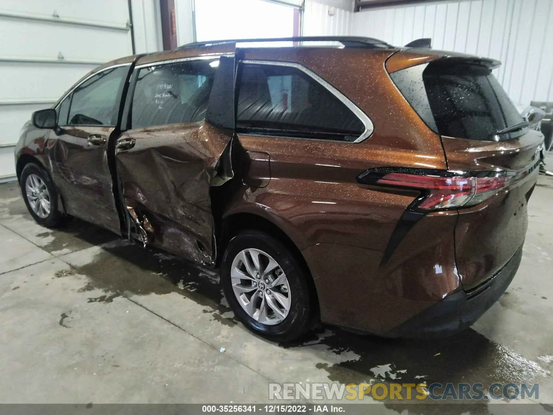 3 Photograph of a damaged car 5TDKRKEC0NS084483 TOYOTA SIENNA 2022