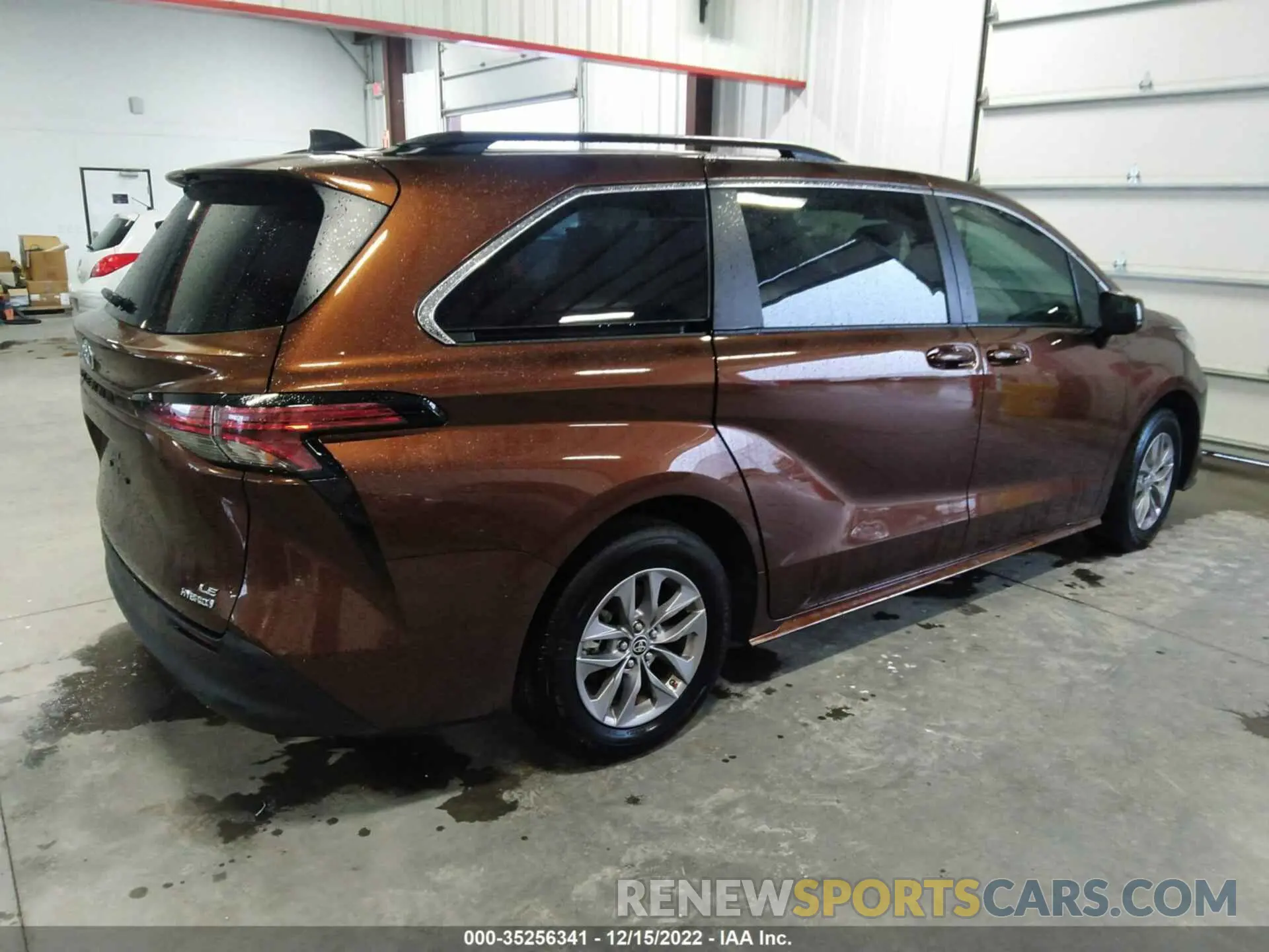 4 Photograph of a damaged car 5TDKRKEC0NS084483 TOYOTA SIENNA 2022