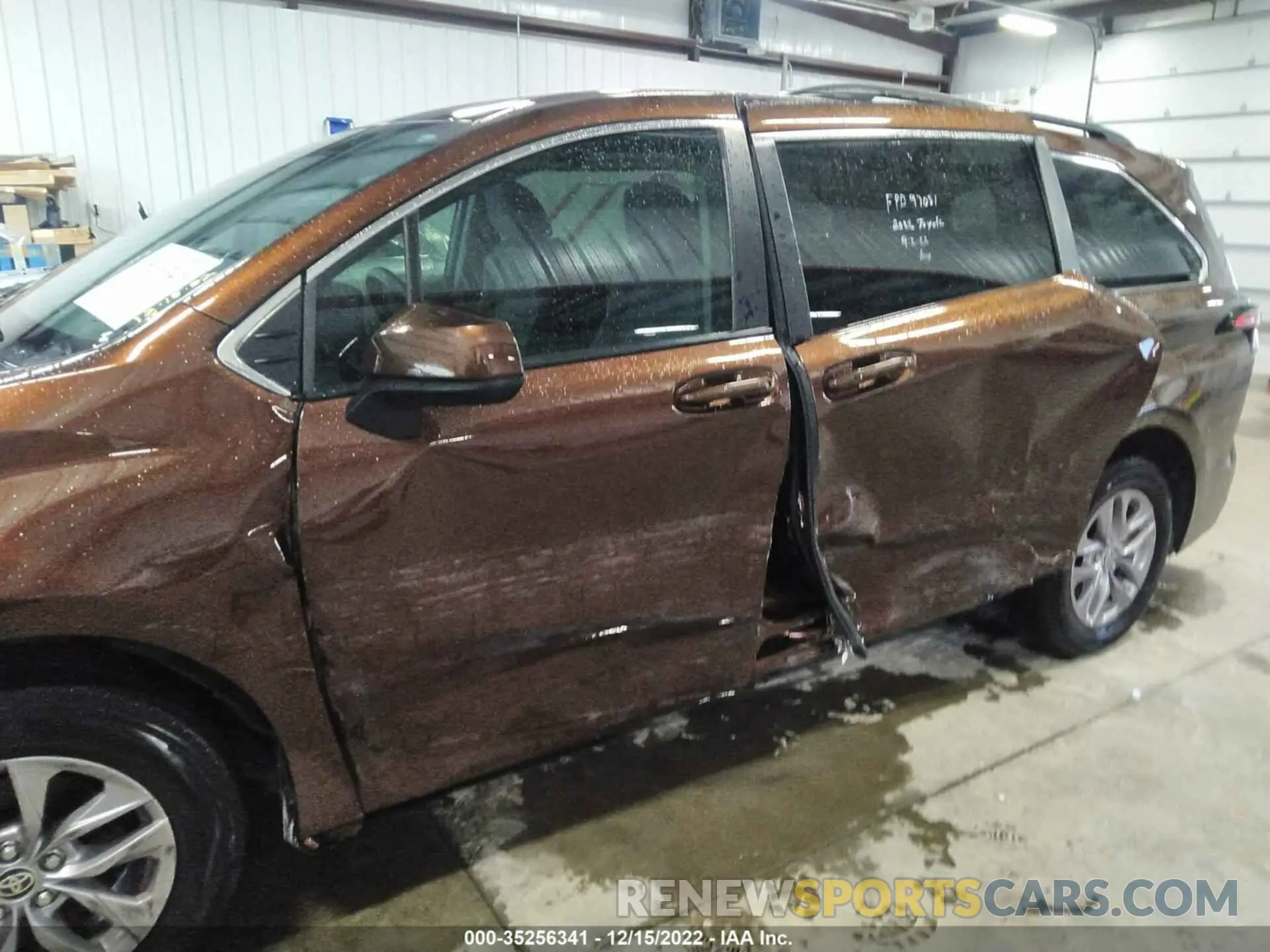 6 Photograph of a damaged car 5TDKRKEC0NS084483 TOYOTA SIENNA 2022