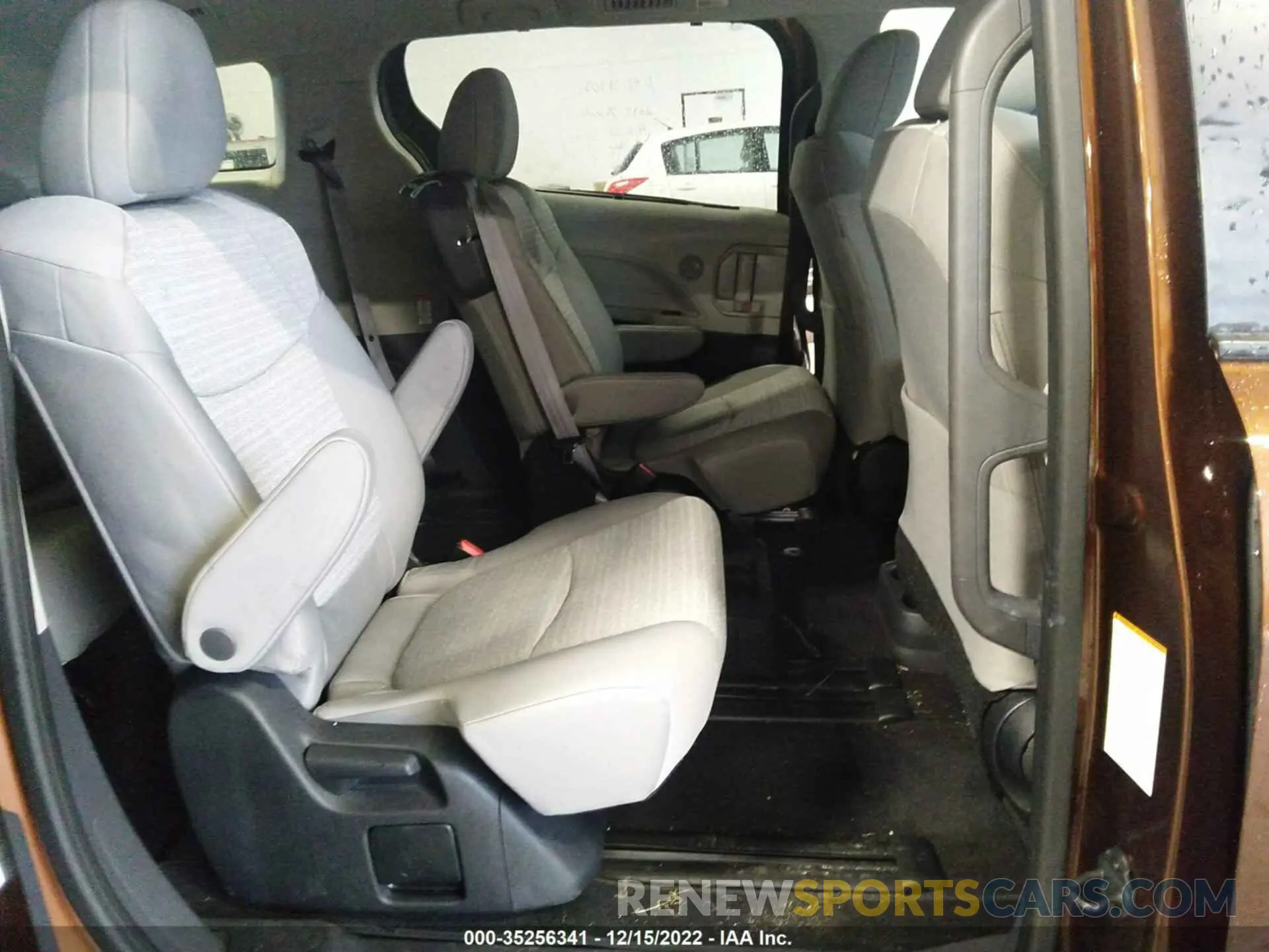 8 Photograph of a damaged car 5TDKRKEC0NS084483 TOYOTA SIENNA 2022