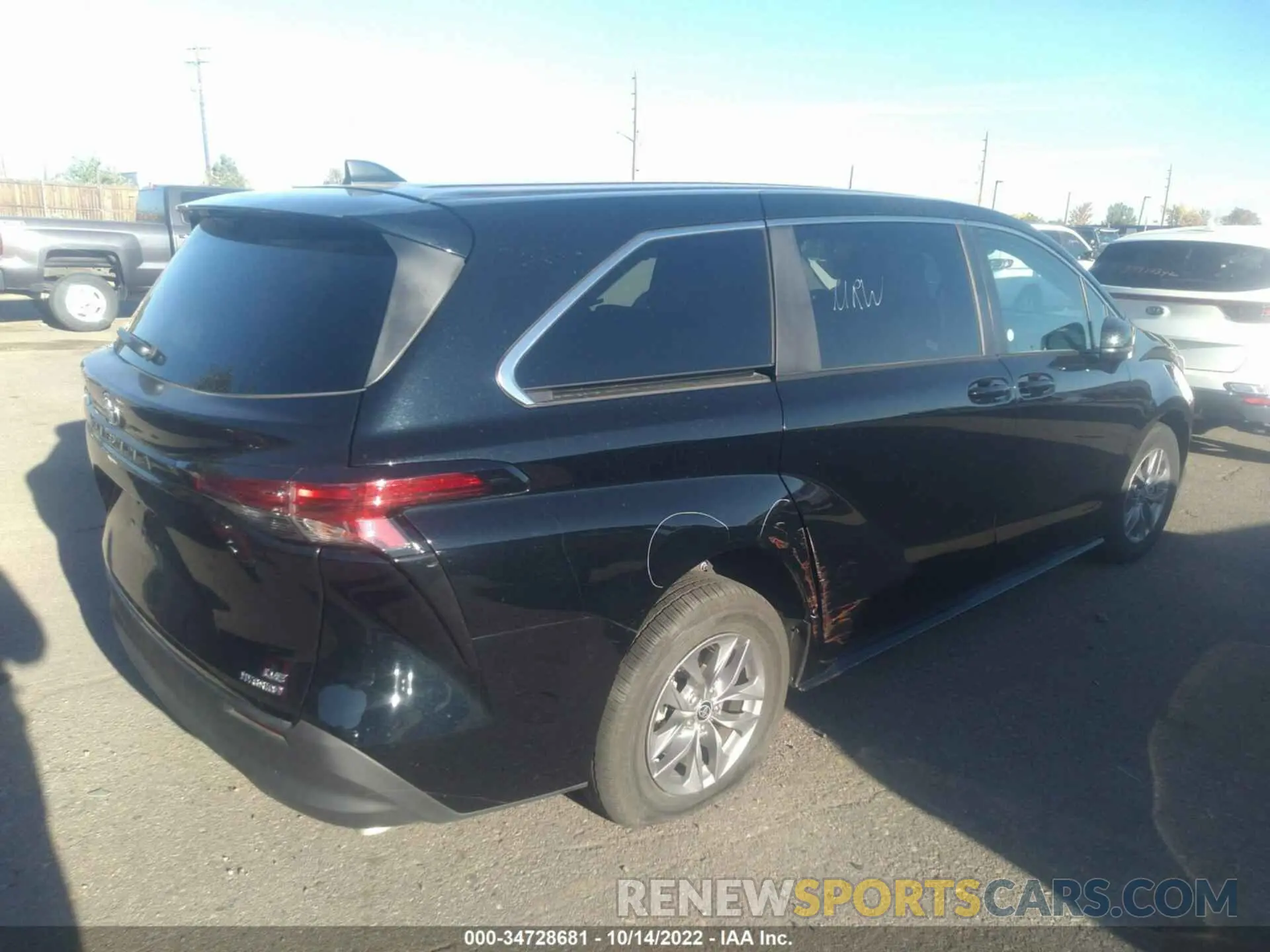 4 Photograph of a damaged car 5TDKRKEC0NS102318 TOYOTA SIENNA 2022