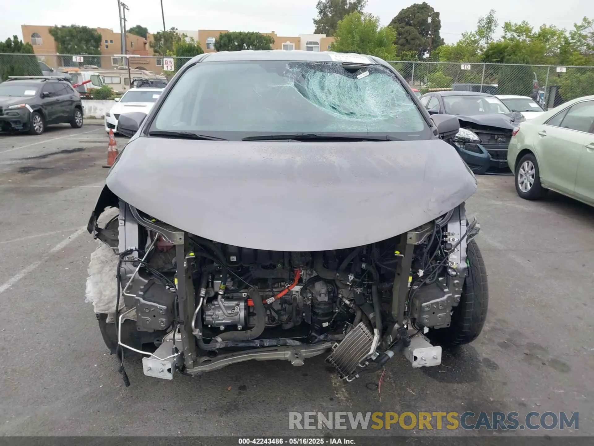 13 Photograph of a damaged car 5TDKRKEC1NS099302 TOYOTA SIENNA 2022