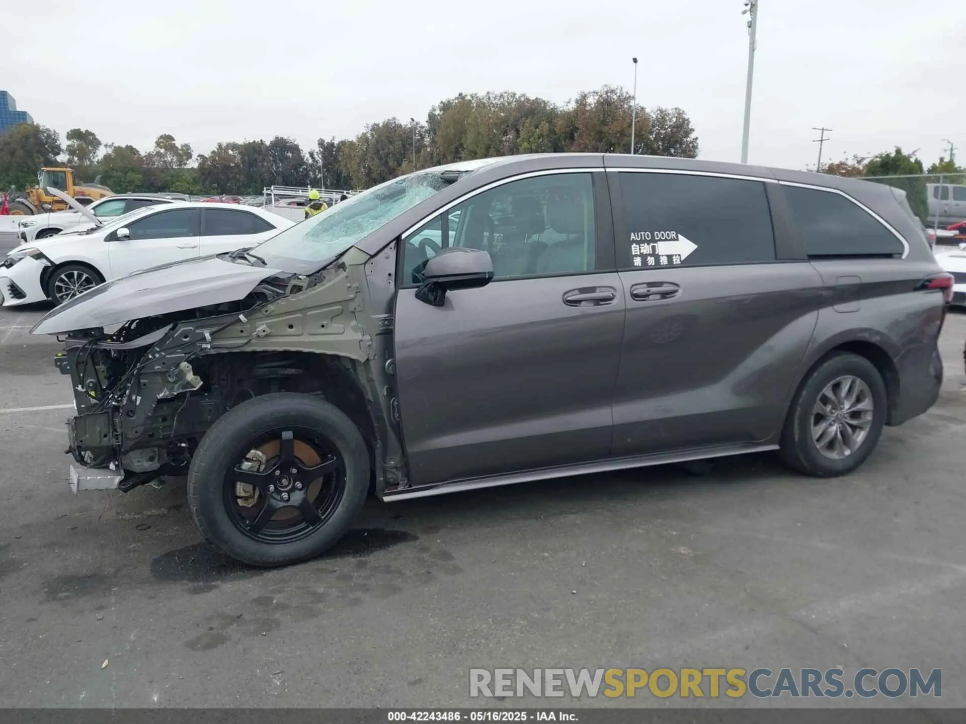 15 Photograph of a damaged car 5TDKRKEC1NS099302 TOYOTA SIENNA 2022
