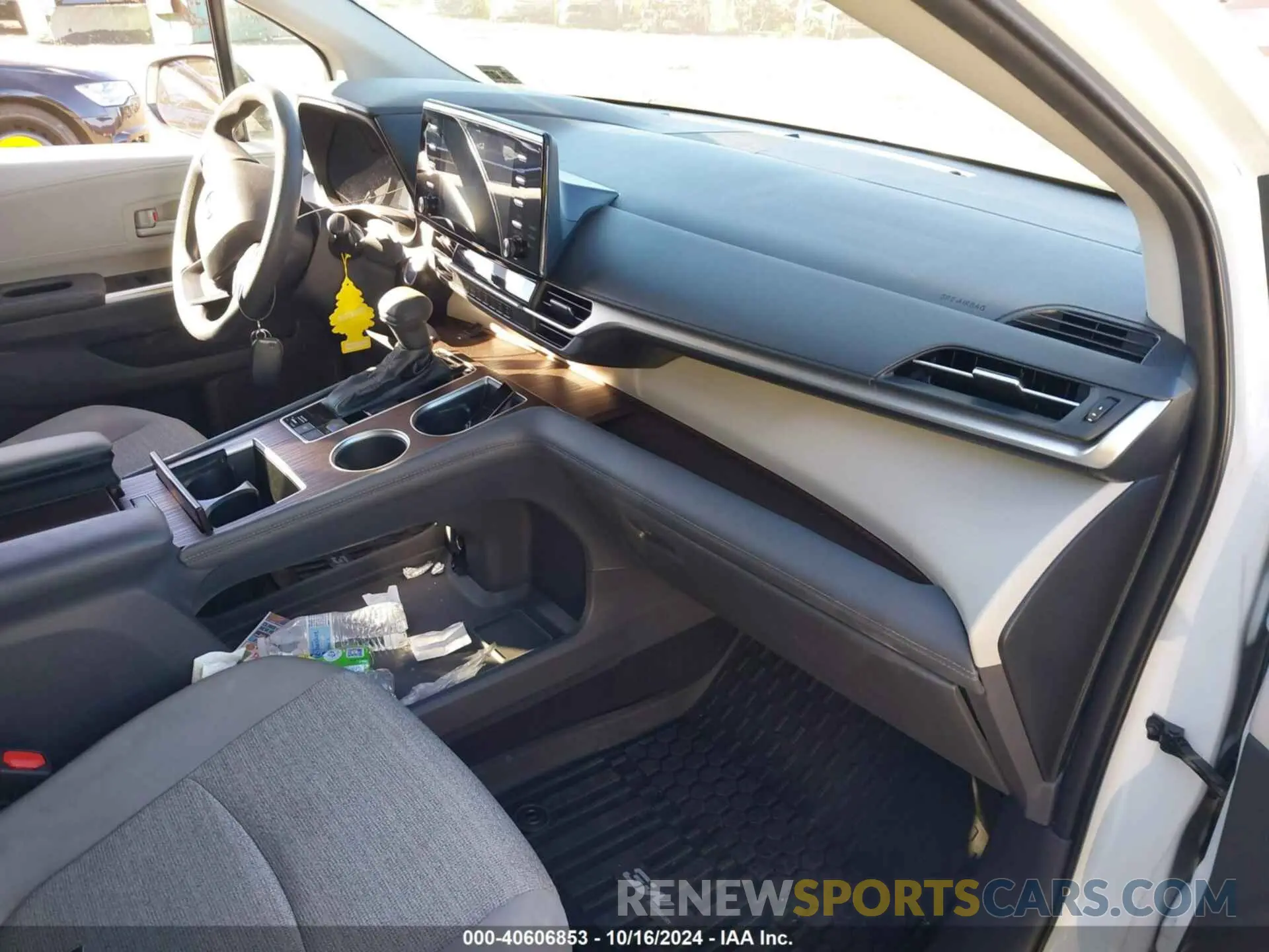 5 Photograph of a damaged car 5TDKRKEC4NS101057 TOYOTA SIENNA 2022