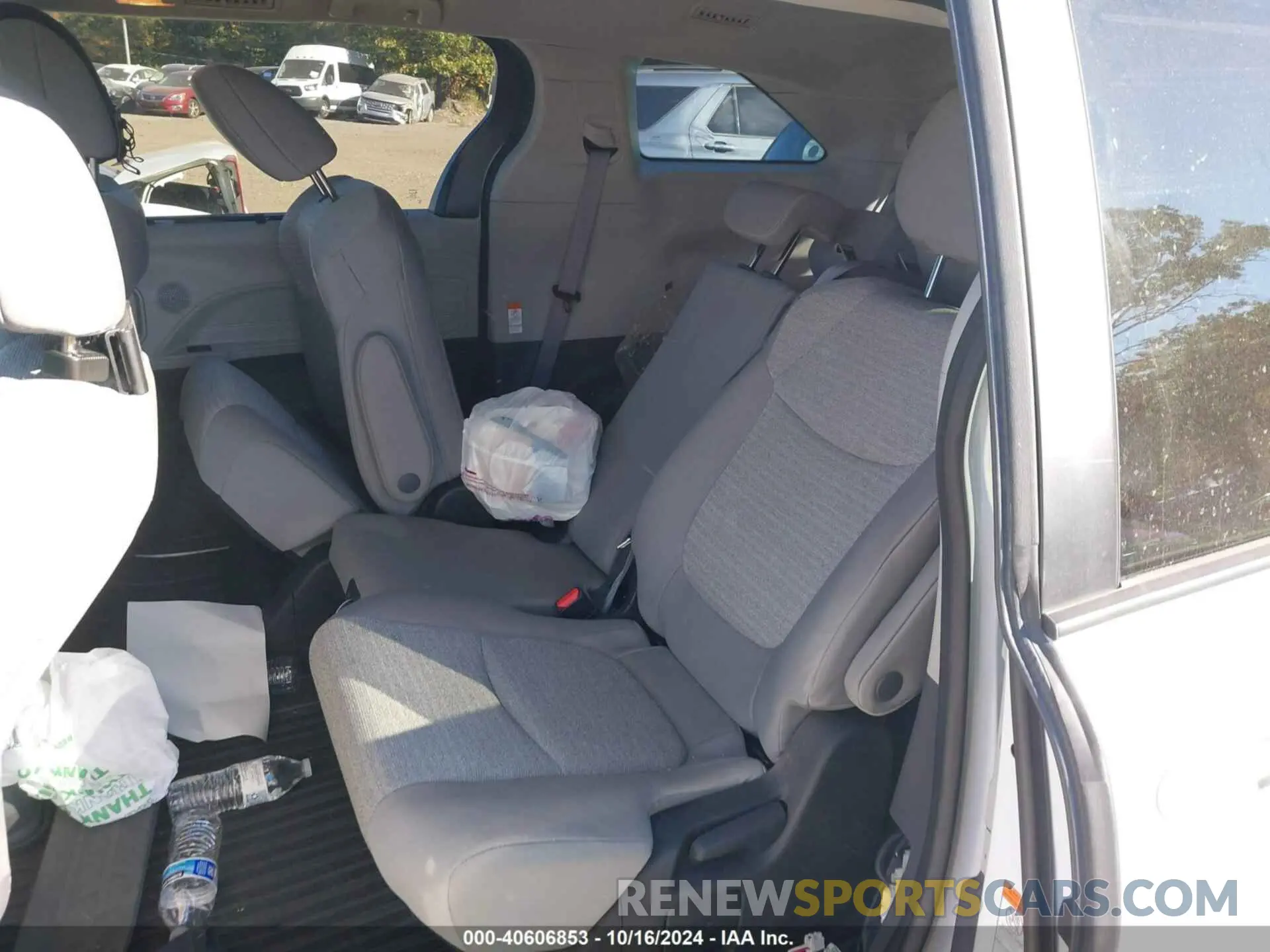 8 Photograph of a damaged car 5TDKRKEC4NS101057 TOYOTA SIENNA 2022