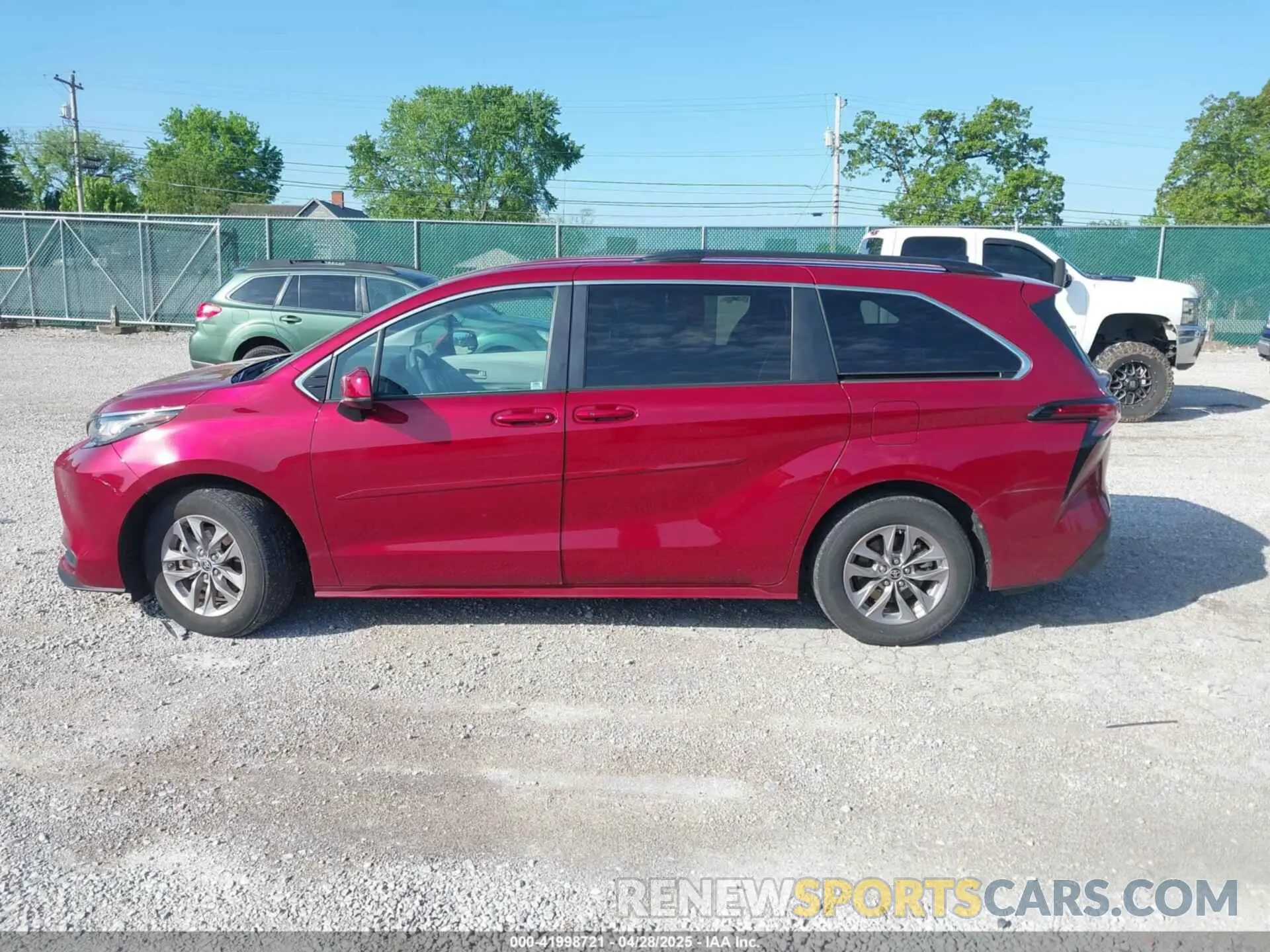 14 Photograph of a damaged car 5TDKRKEC7NS095271 TOYOTA SIENNA 2022